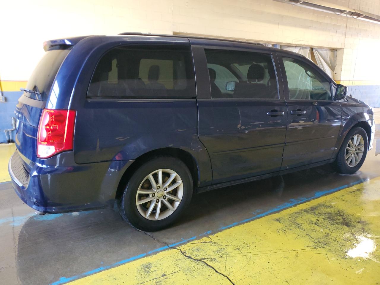 2015 Dodge Grand Caravan Sxt Blue vin: 2C4RDGCG4FR556498 Damage: Right Side Panel, Dent(S) W/ Paint Dmg, 1 To 2 Inches