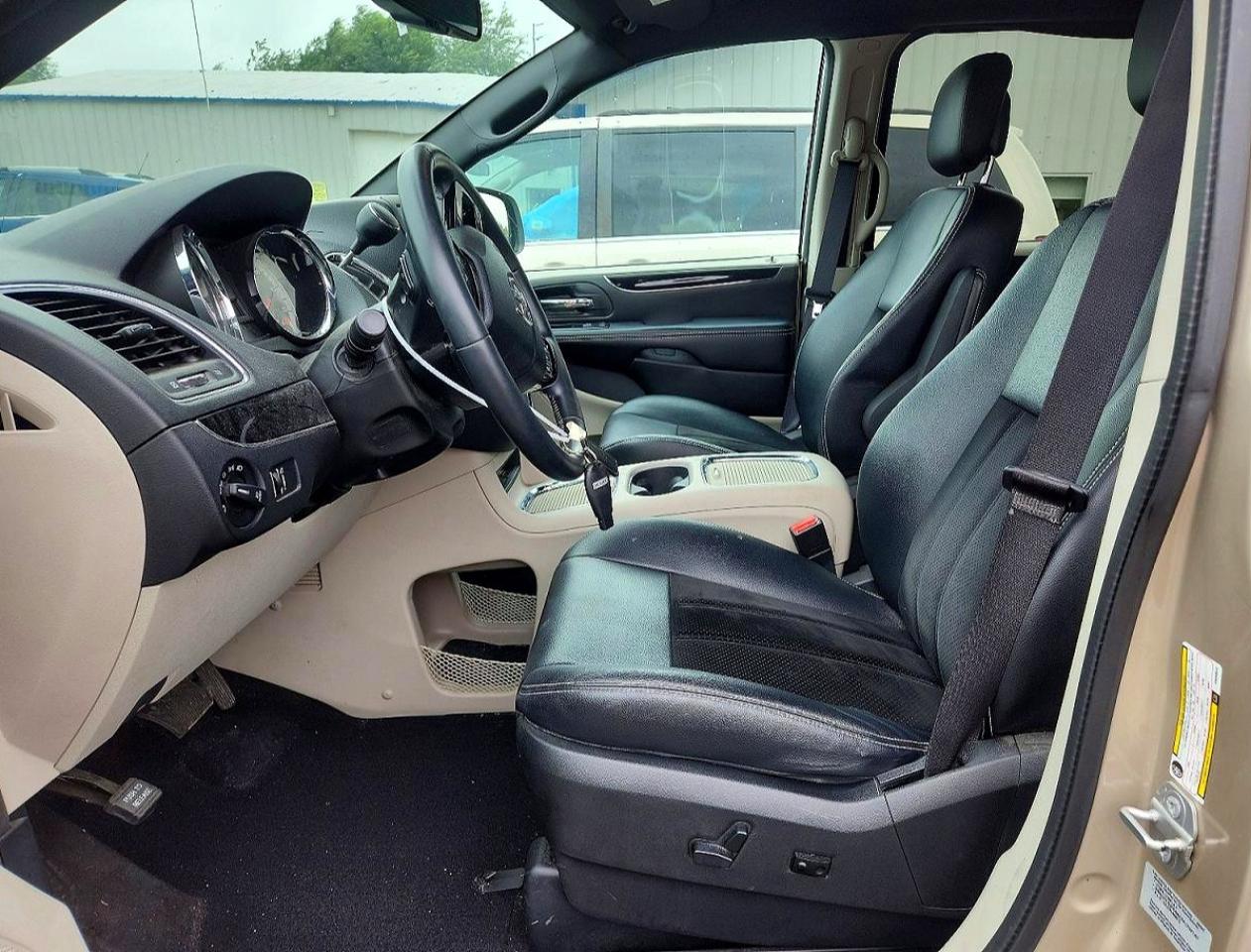 2015 Dodge Grand Caravan Sxt Beige vin: 2C4RDGCG4FR669612