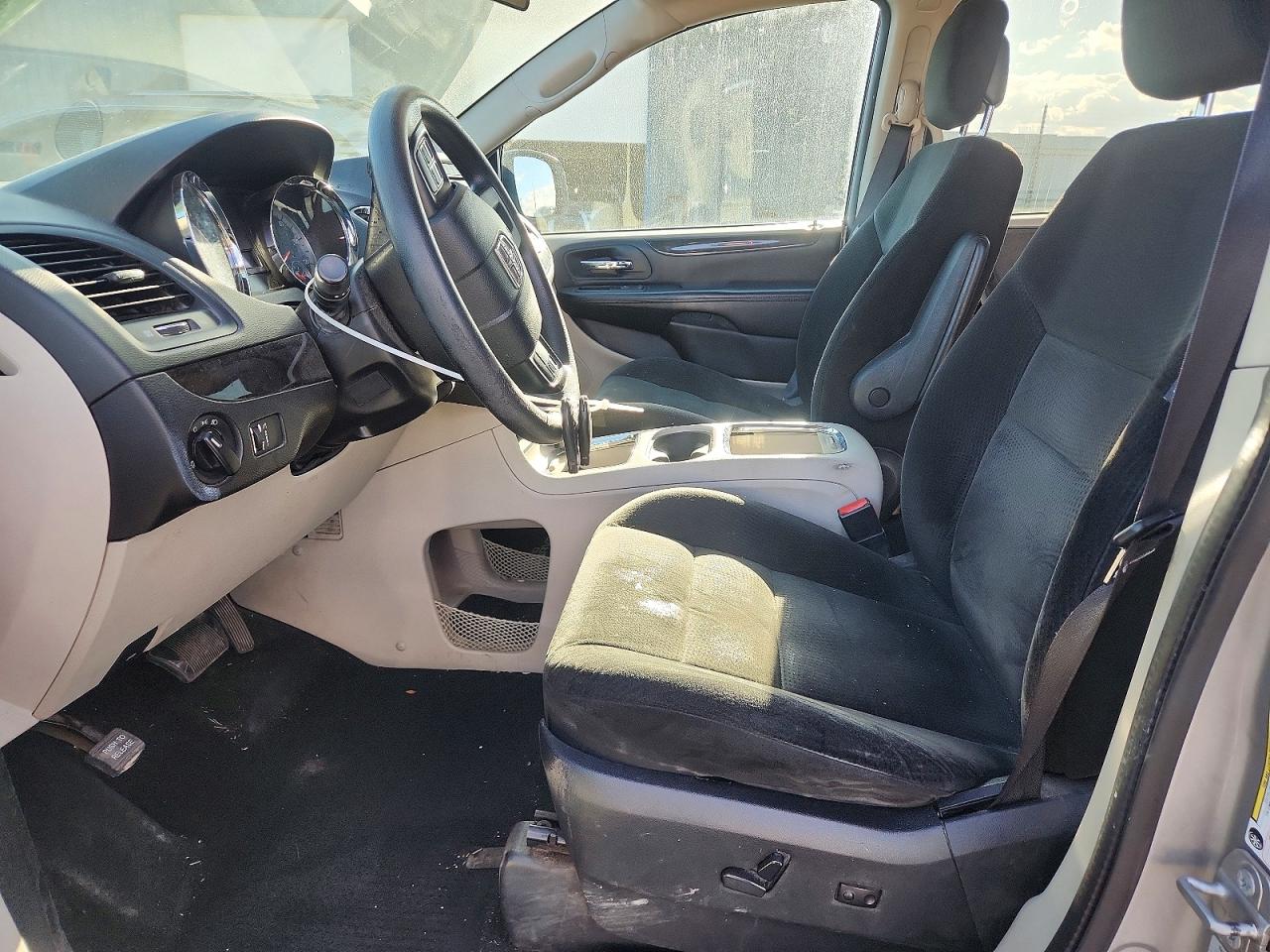 2016 Dodge Grand Caravan Sxt Silver vin: 2C4RDGCG4GR376441
