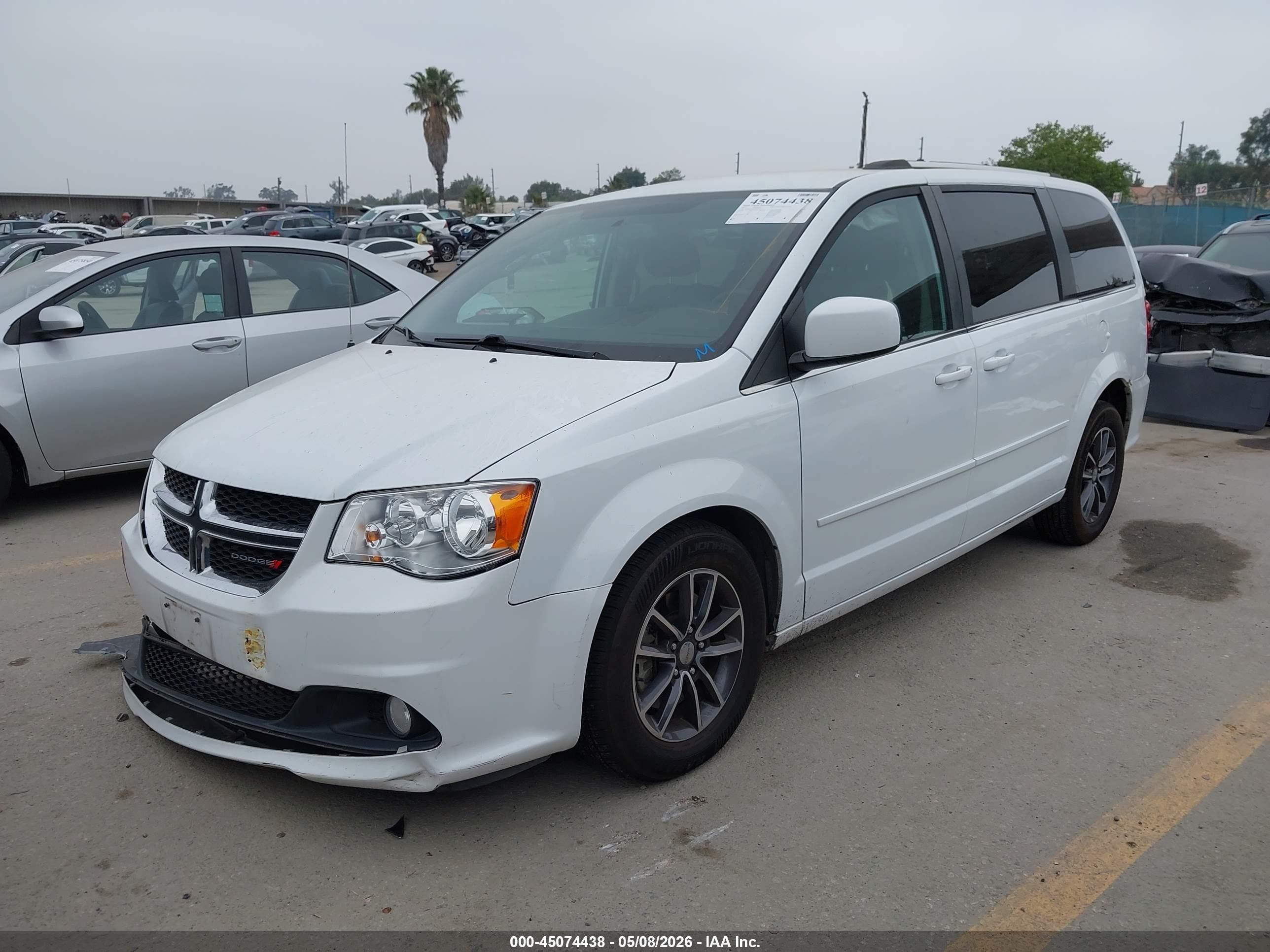 2017 Dodge Grand Caravan Sxt White vin: 2C4RDGCG4HR685831