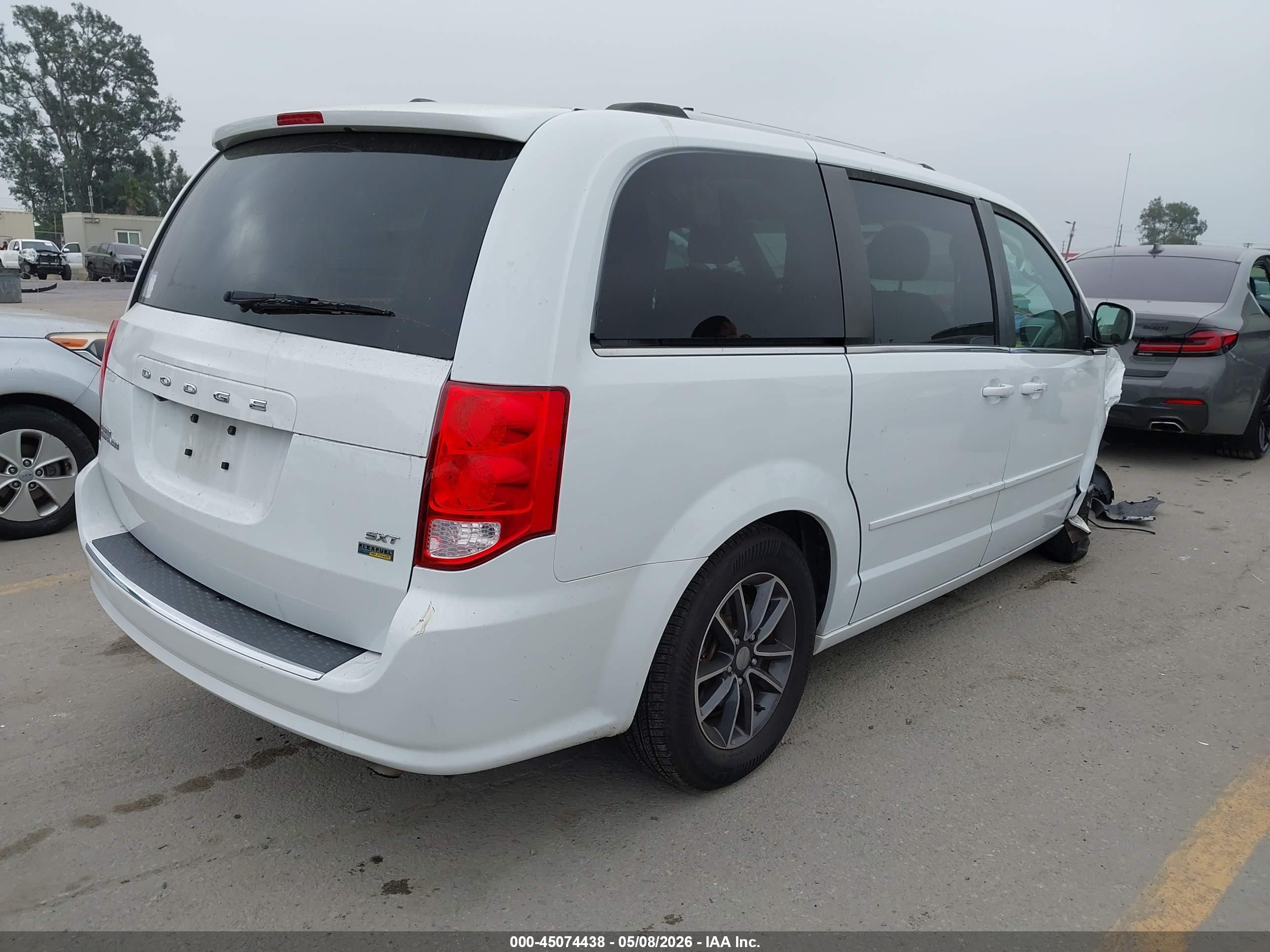 2017 Dodge Grand Caravan Sxt White vin: 2C4RDGCG4HR685831