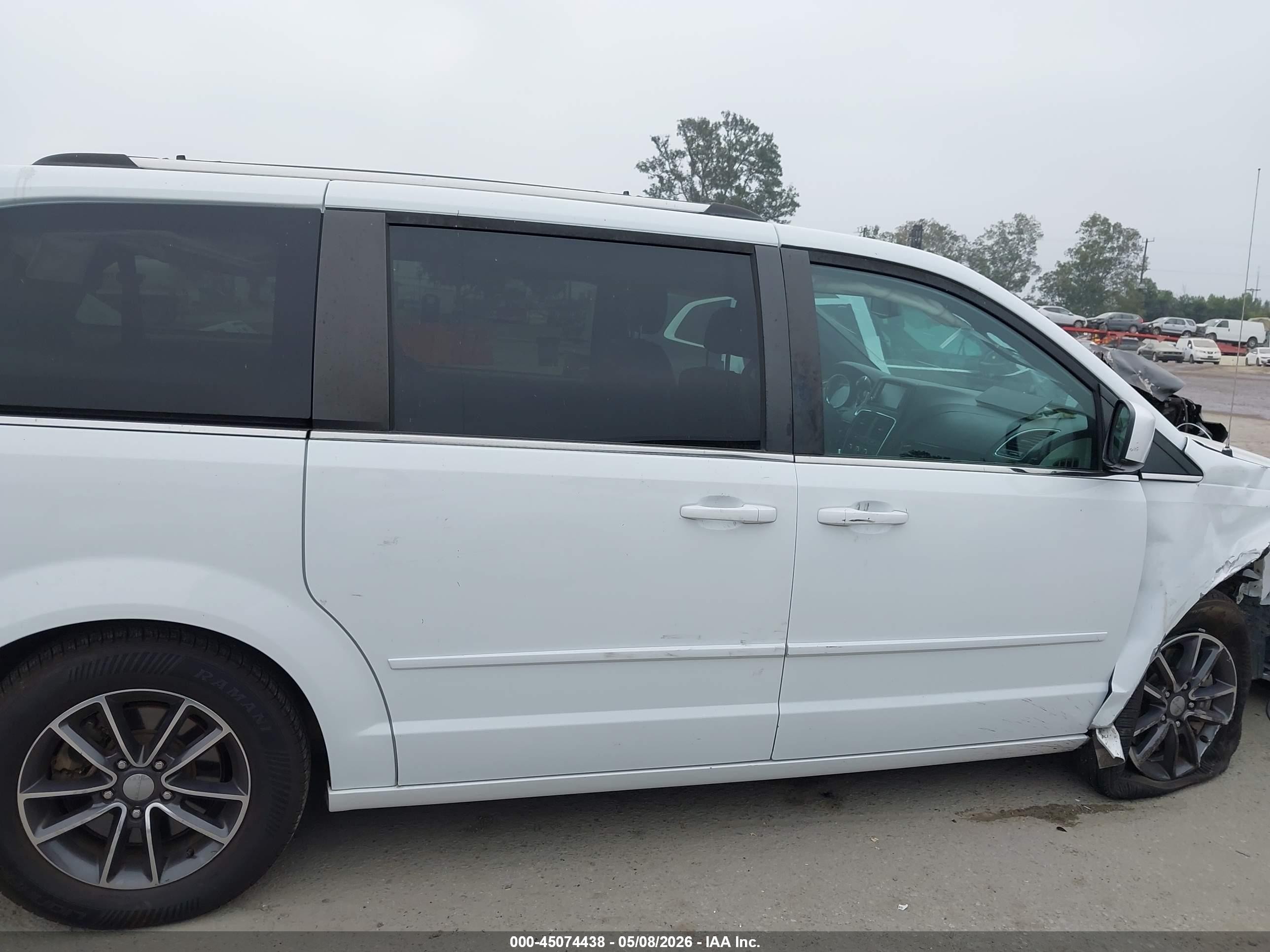 2017 Dodge Grand Caravan Sxt White vin: 2C4RDGCG4HR685831