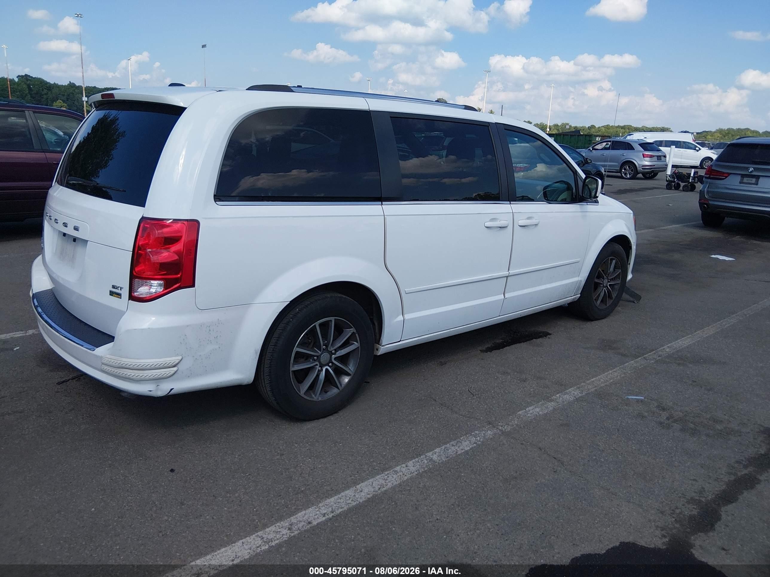2017 Dodge Grand Caravan Sxt White vin: 2C4RDGCG4HR848154