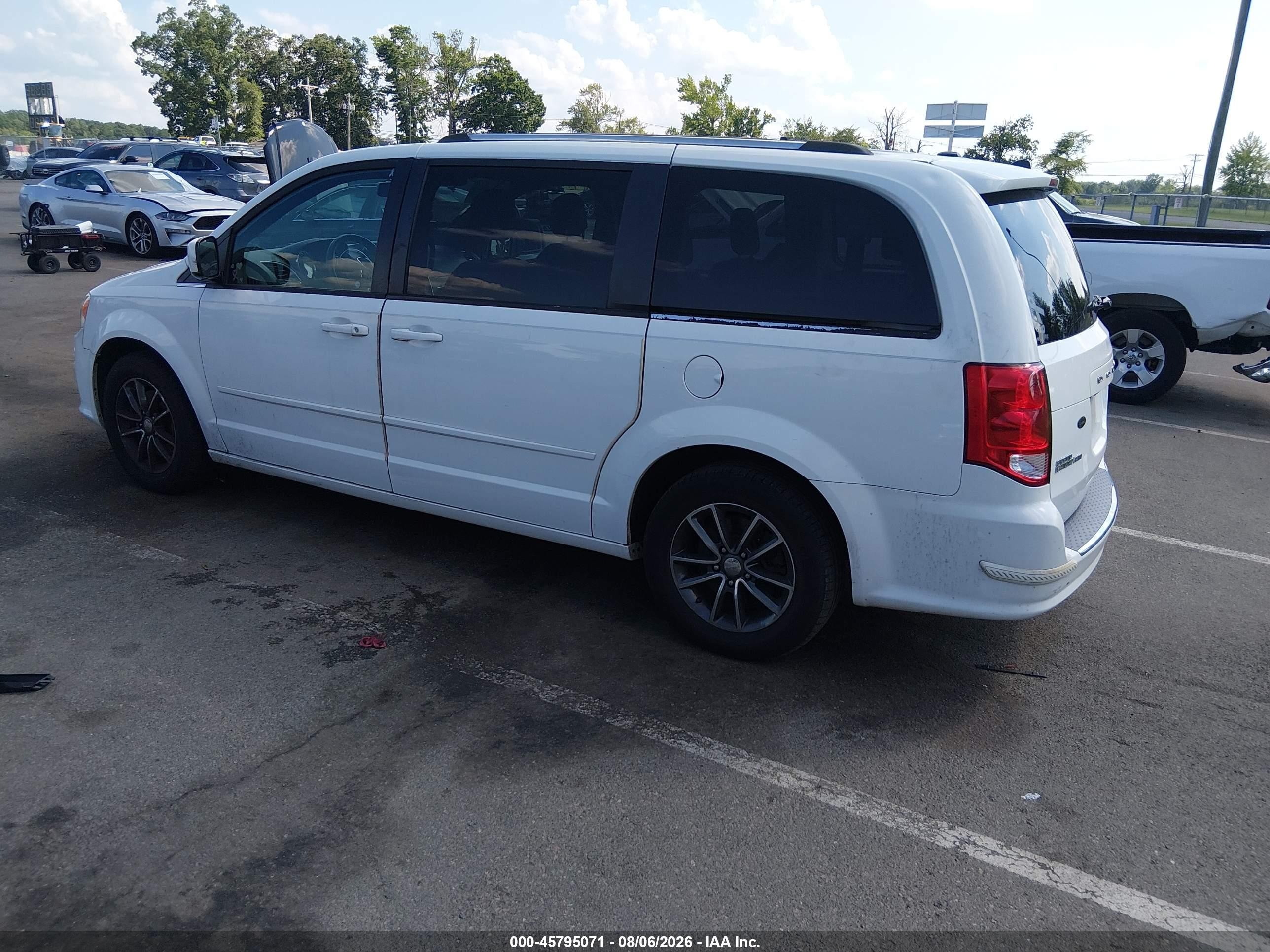 2017 Dodge Grand Caravan Sxt White vin: 2C4RDGCG4HR848154