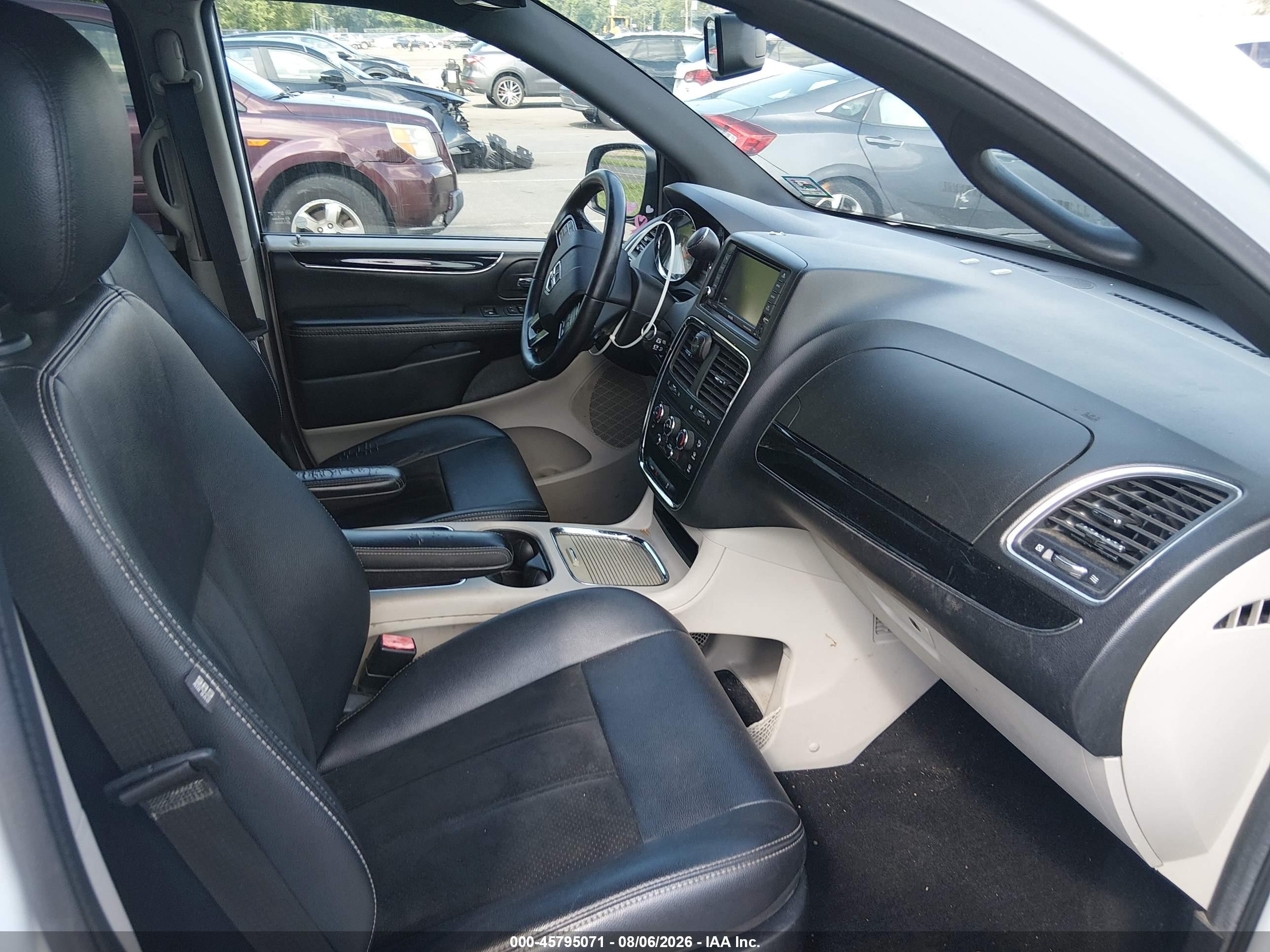 2017 Dodge Grand Caravan Sxt White vin: 2C4RDGCG4HR848154