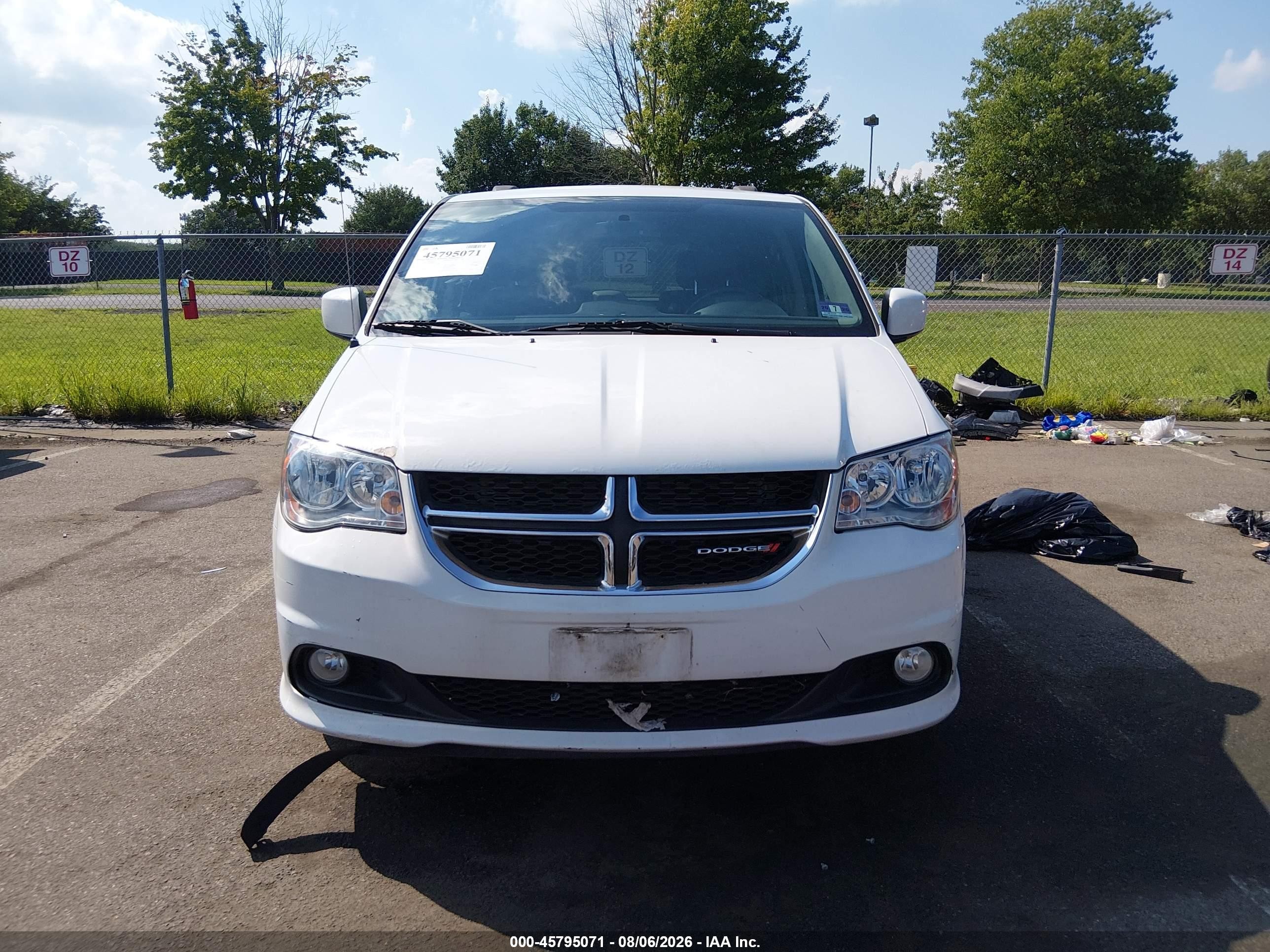 2017 Dodge Grand Caravan Sxt White vin: 2C4RDGCG4HR848154