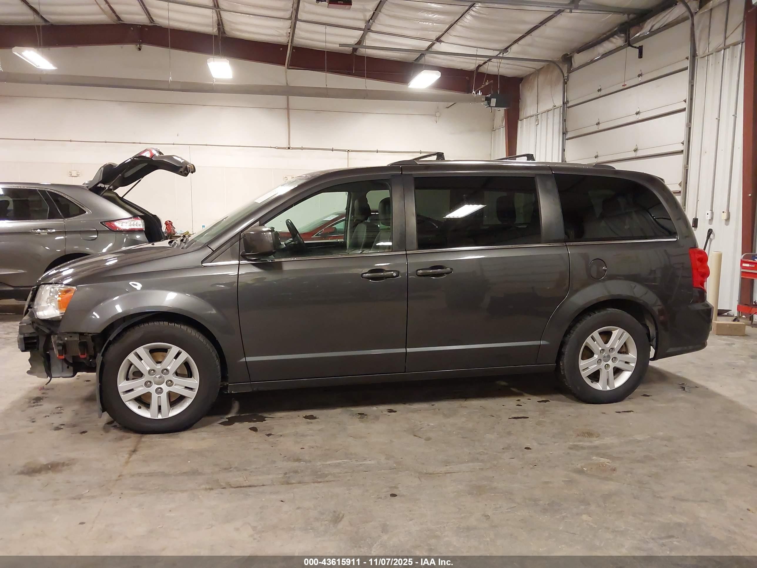 2018 Dodge Grand Caravan Sxt Gray vin: 2C4RDGCG4JR263886