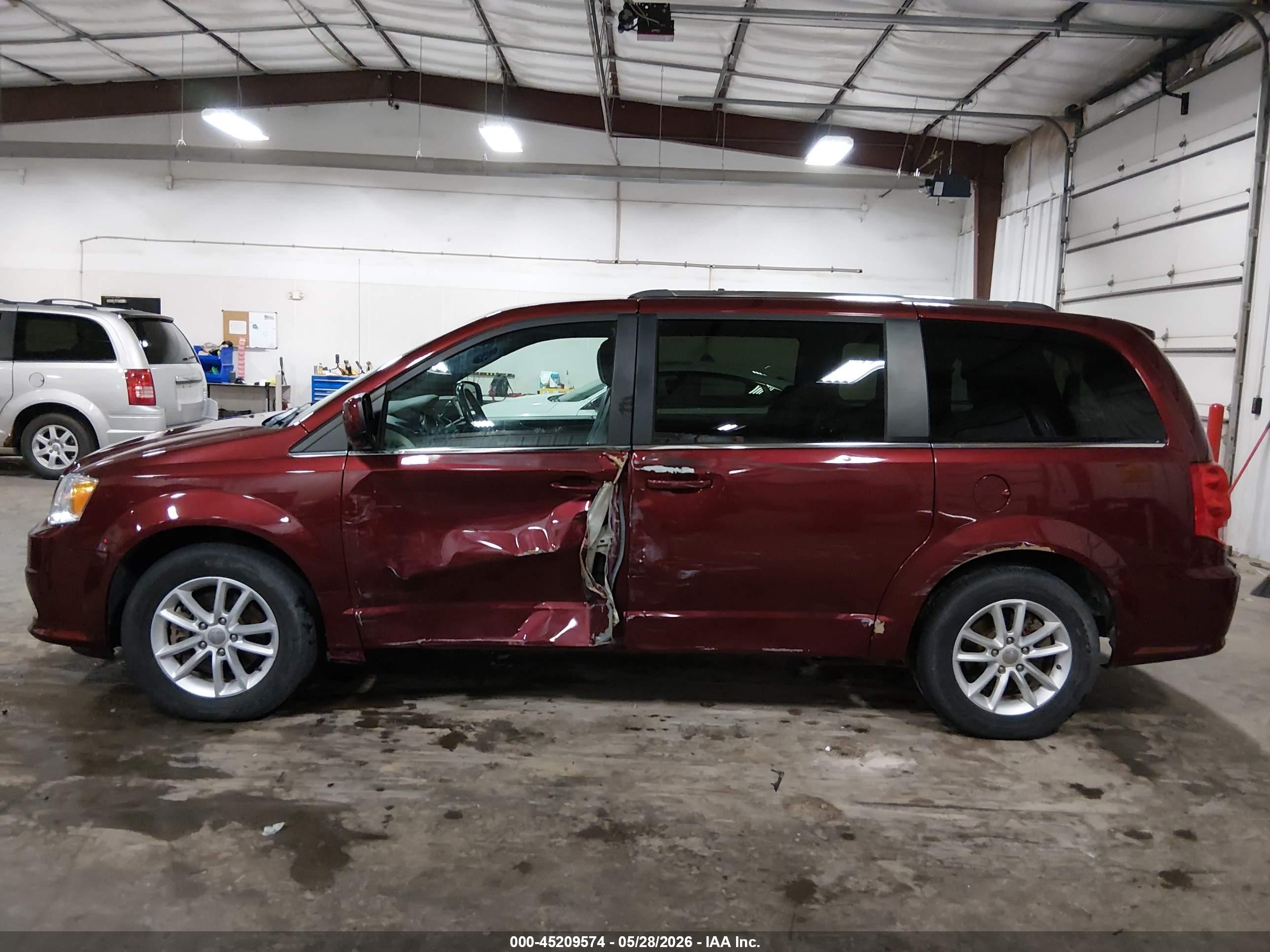 2019 Dodge Grand Caravan Sxt Maroon vin: 2C4RDGCG4KR689563