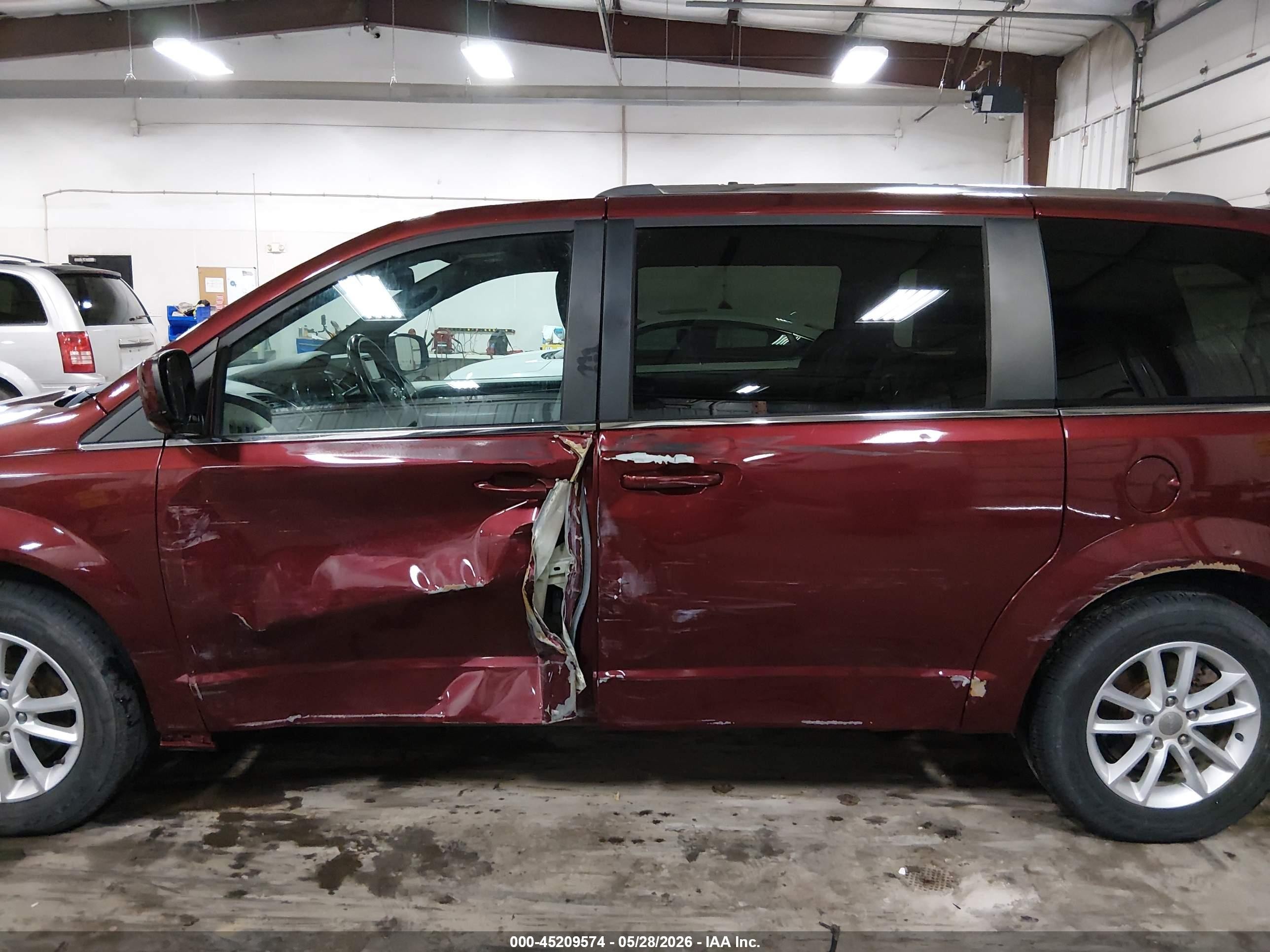 2019 Dodge Grand Caravan Sxt Maroon vin: 2C4RDGCG4KR689563