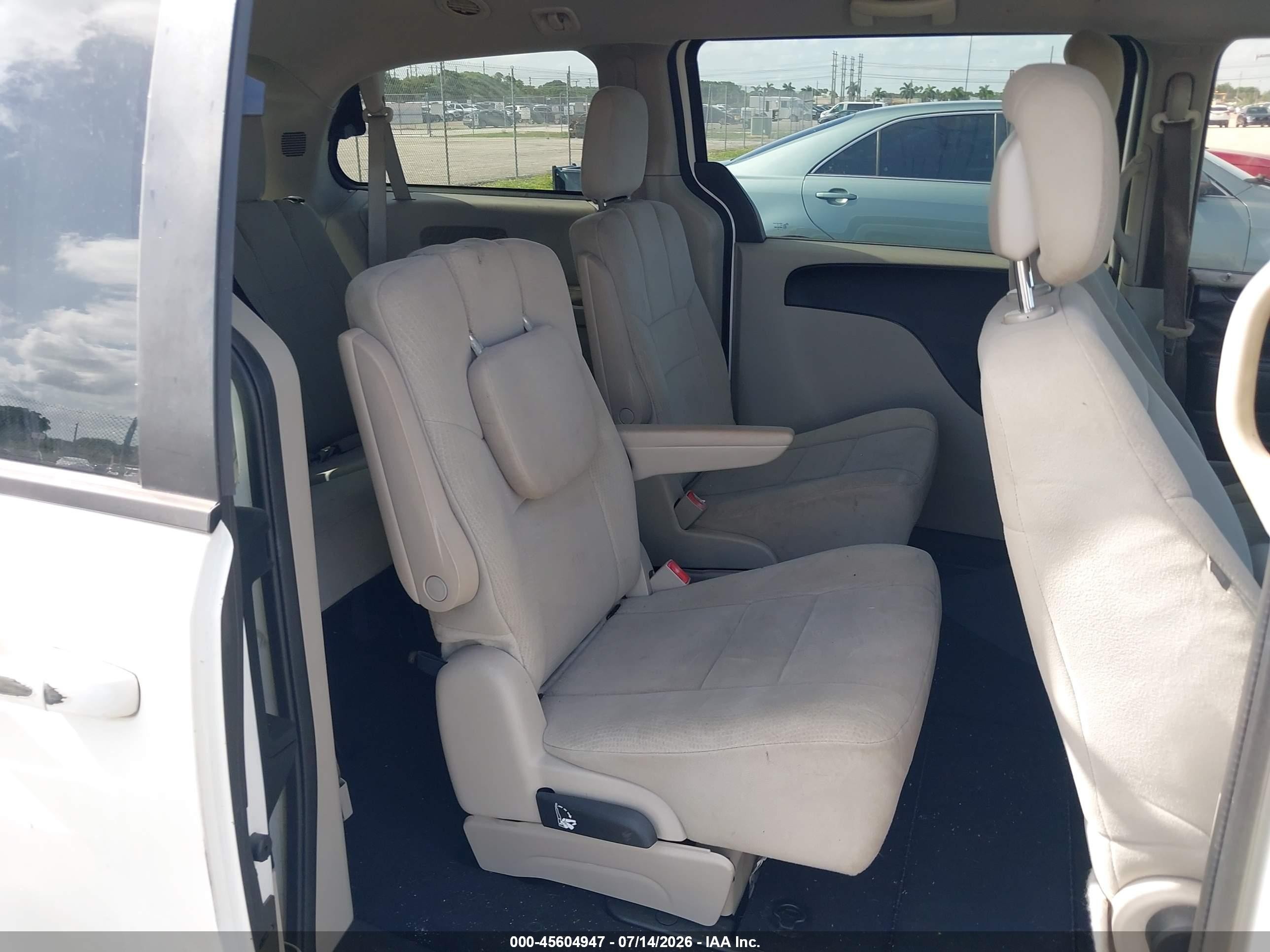 2012 Dodge Grand Caravan Sxt White vin: 2C4RDGCG5CR180261