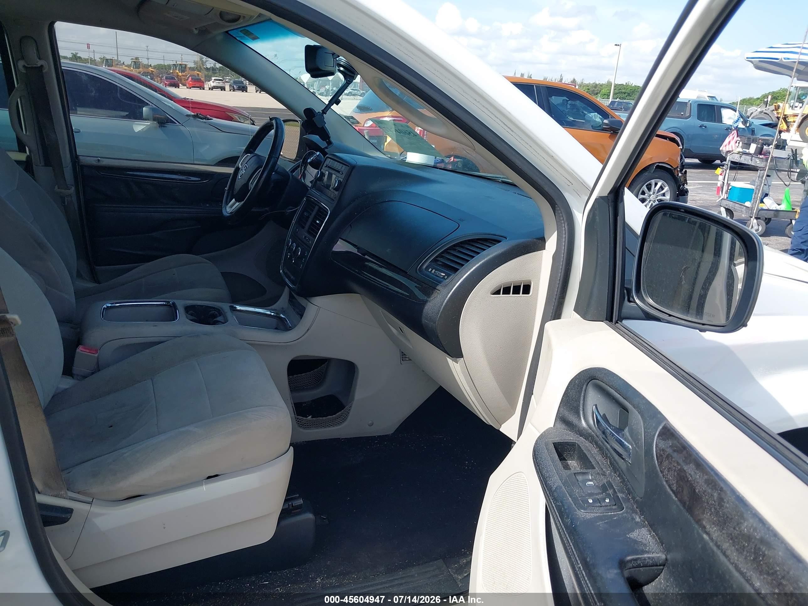 2012 Dodge Grand Caravan Sxt White vin: 2C4RDGCG5CR180261