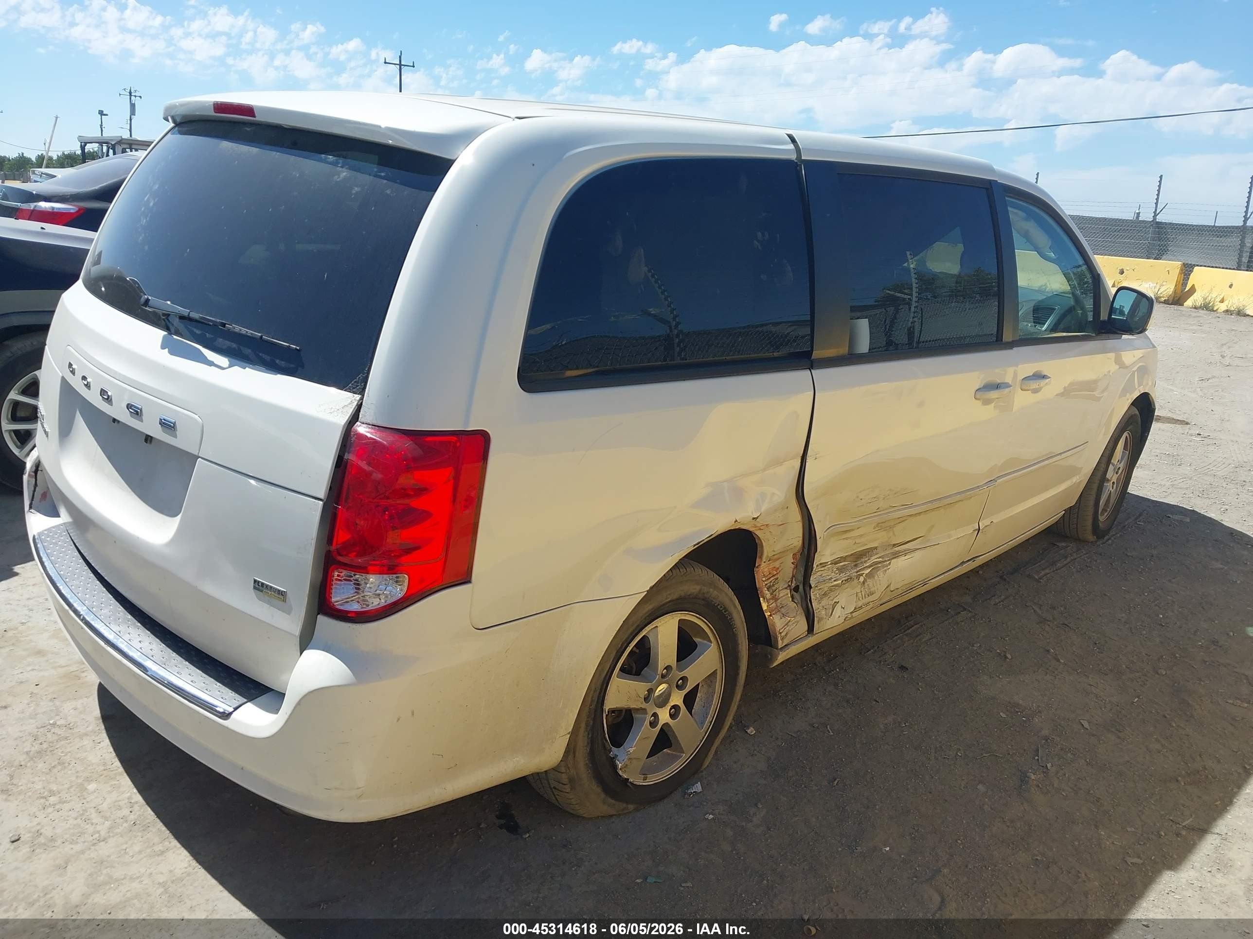 2013 Dodge Grand Caravan Sxt White vin: 2C4RDGCG5DR523930