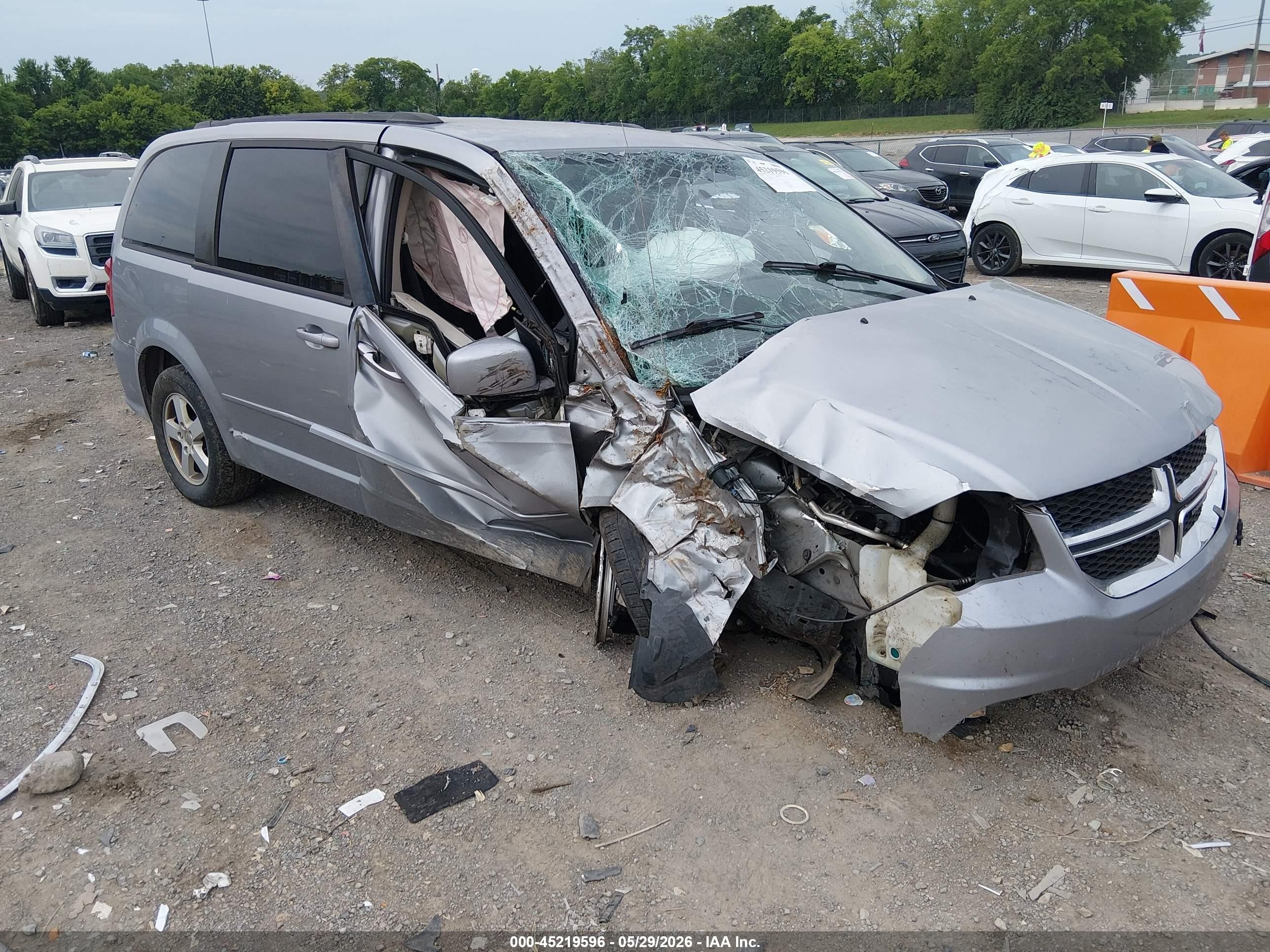 2013 Dodge Grand Caravan Sxt Silver vin: 2C4RDGCG5DR580905