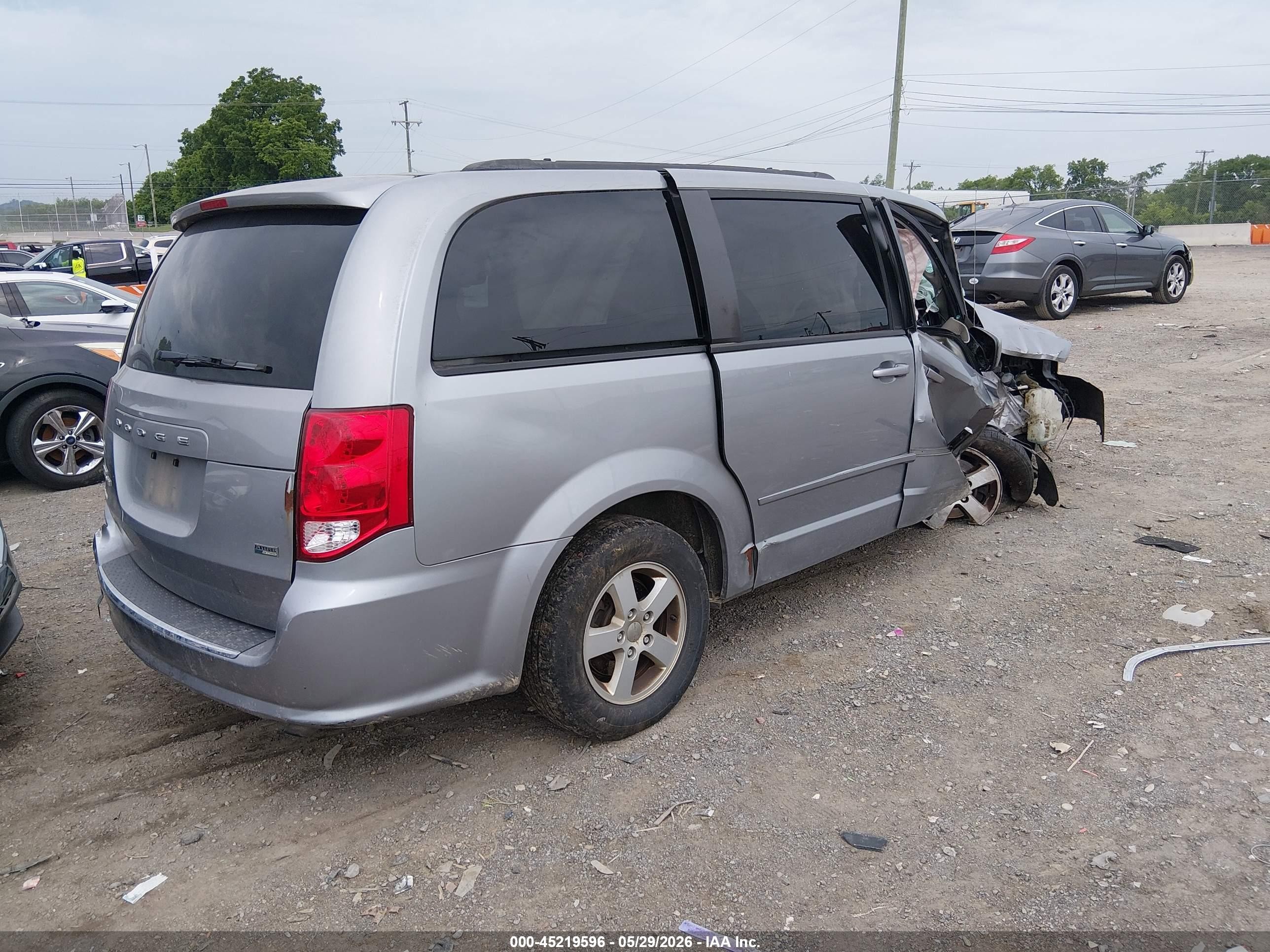 2013 Dodge Grand Caravan Sxt Silver vin: 2C4RDGCG5DR580905