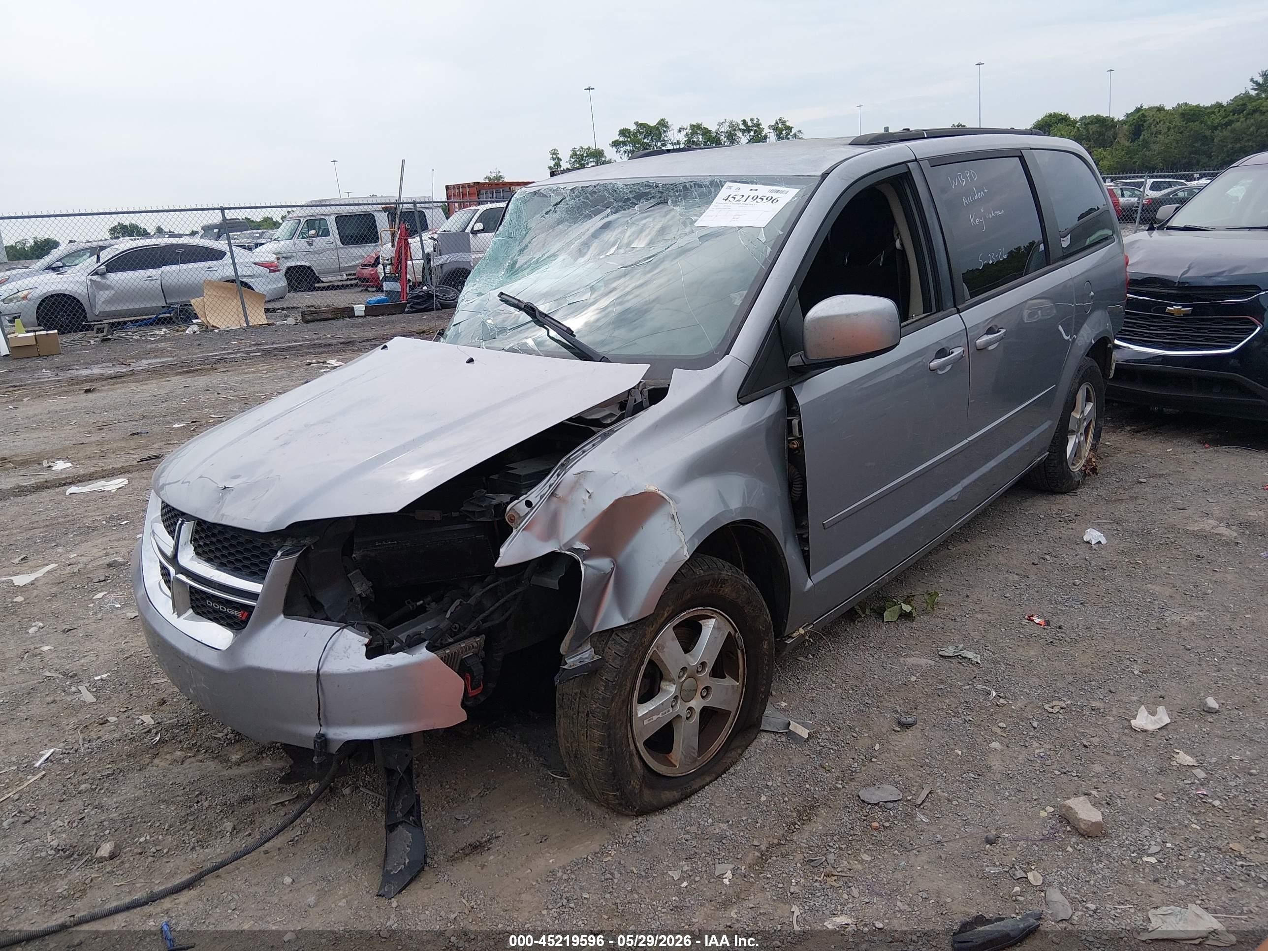 2013 Dodge Grand Caravan Sxt Silver vin: 2C4RDGCG5DR580905