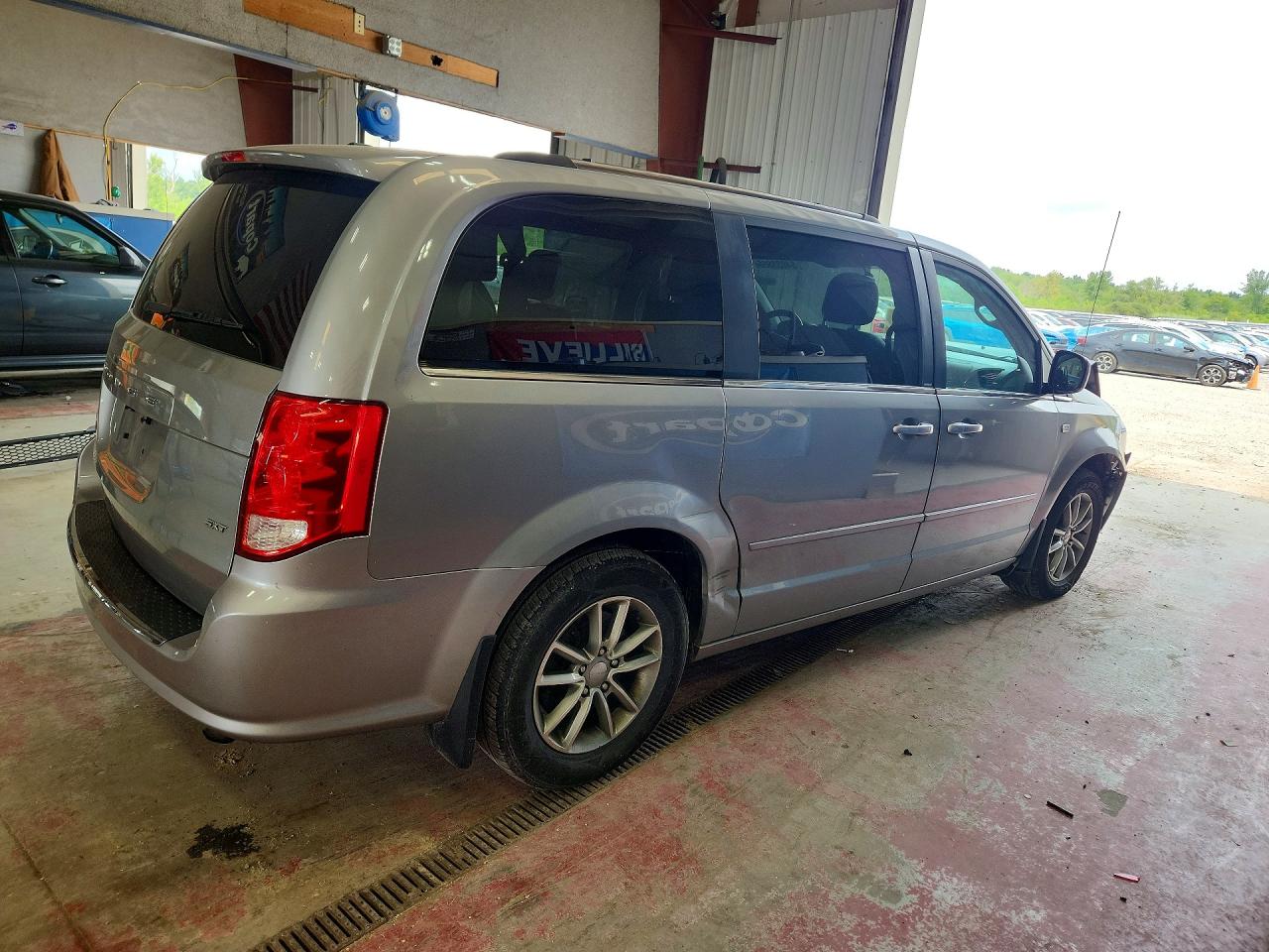 2014 Dodge Grand Caravan Sxt Silver vin: 2C4RDGCG5ER257682