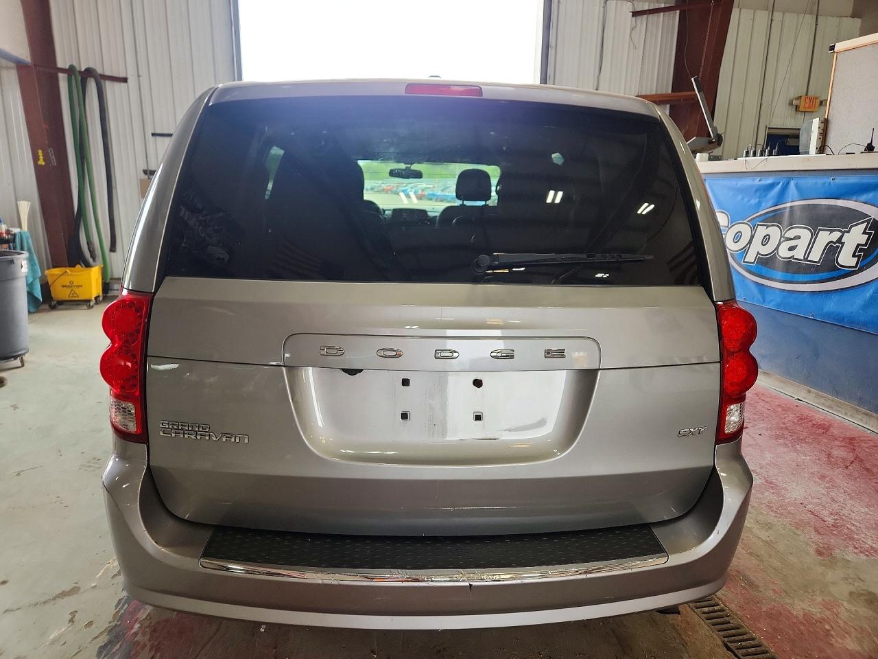 2014 Dodge Grand Caravan Sxt Silver vin: 2C4RDGCG5ER257682