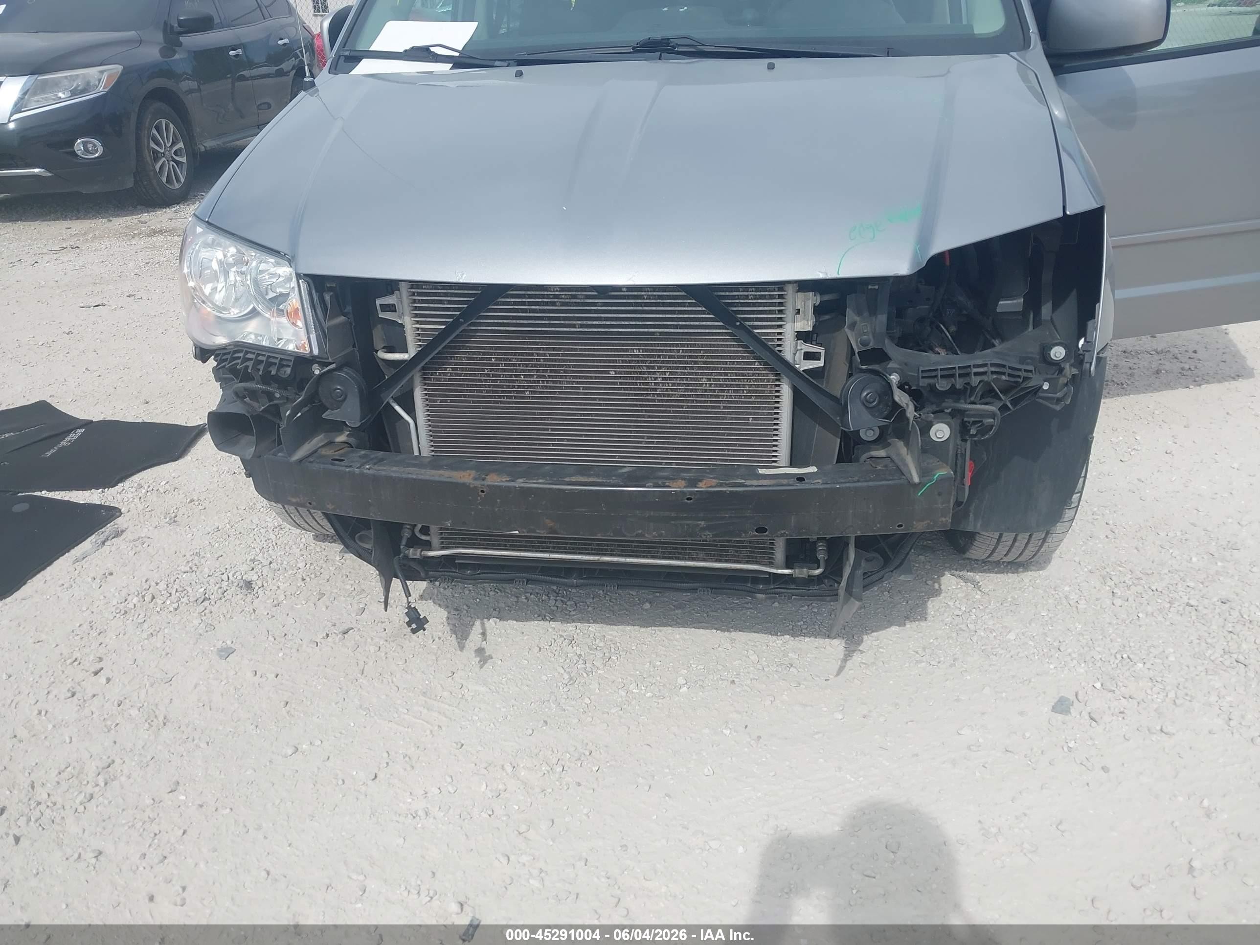 2014 Dodge Grand Caravan Sxt Silver vin: 2C4RDGCG5ER291721
