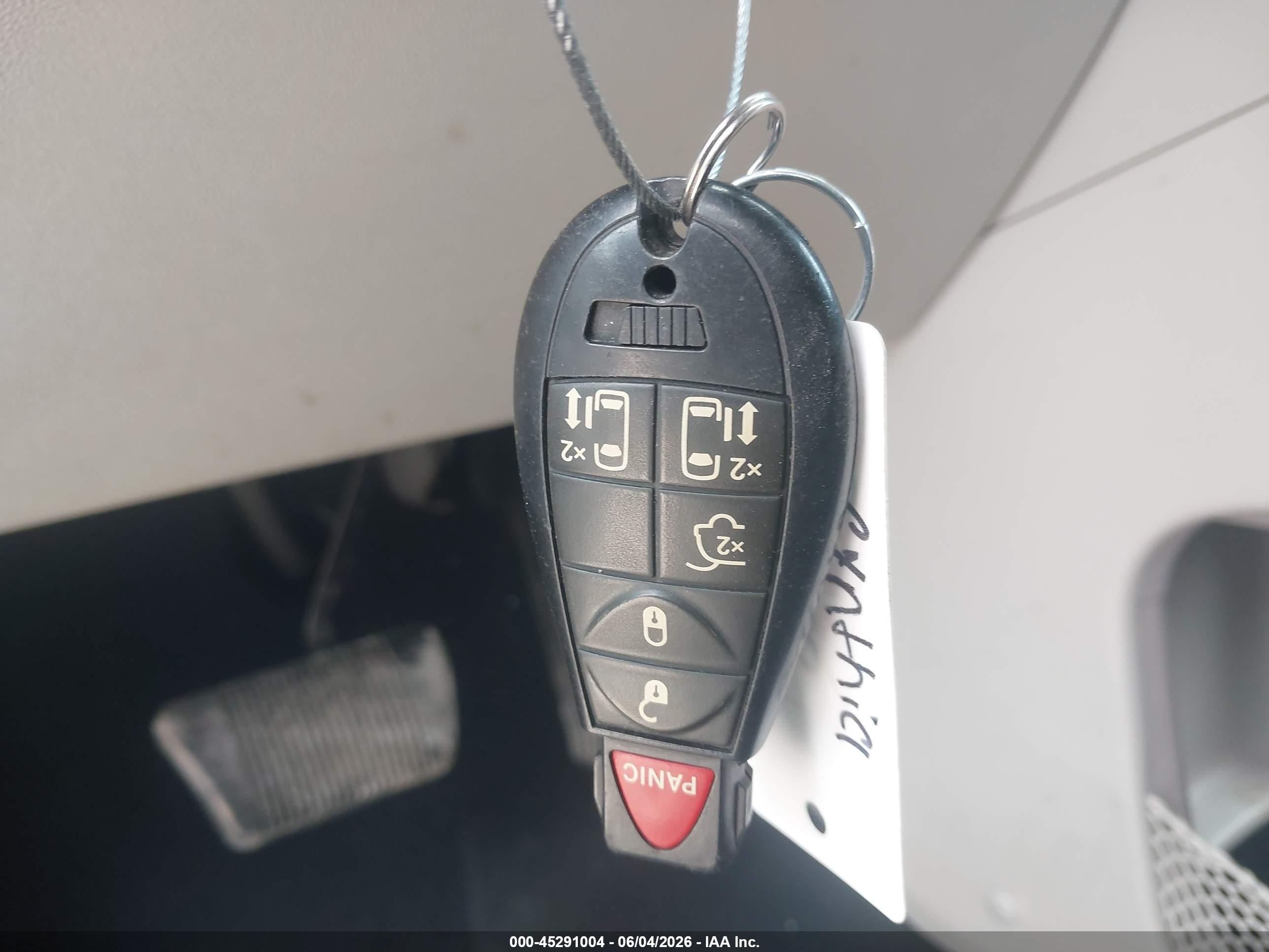 2014 Dodge Grand Caravan Sxt Silver vin: 2C4RDGCG5ER291721