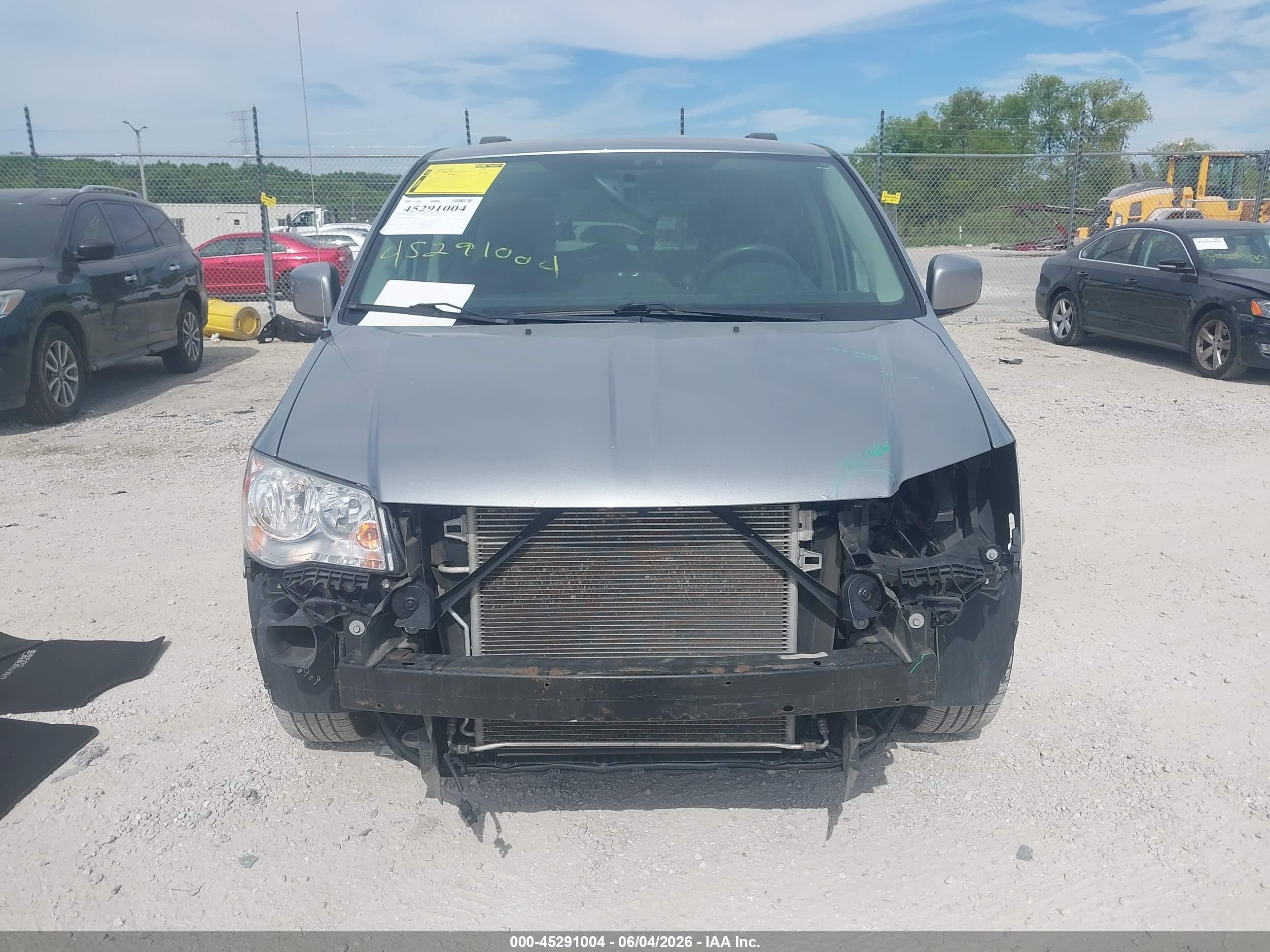 2014 Dodge Grand Caravan Sxt Silver vin: 2C4RDGCG5ER291721
