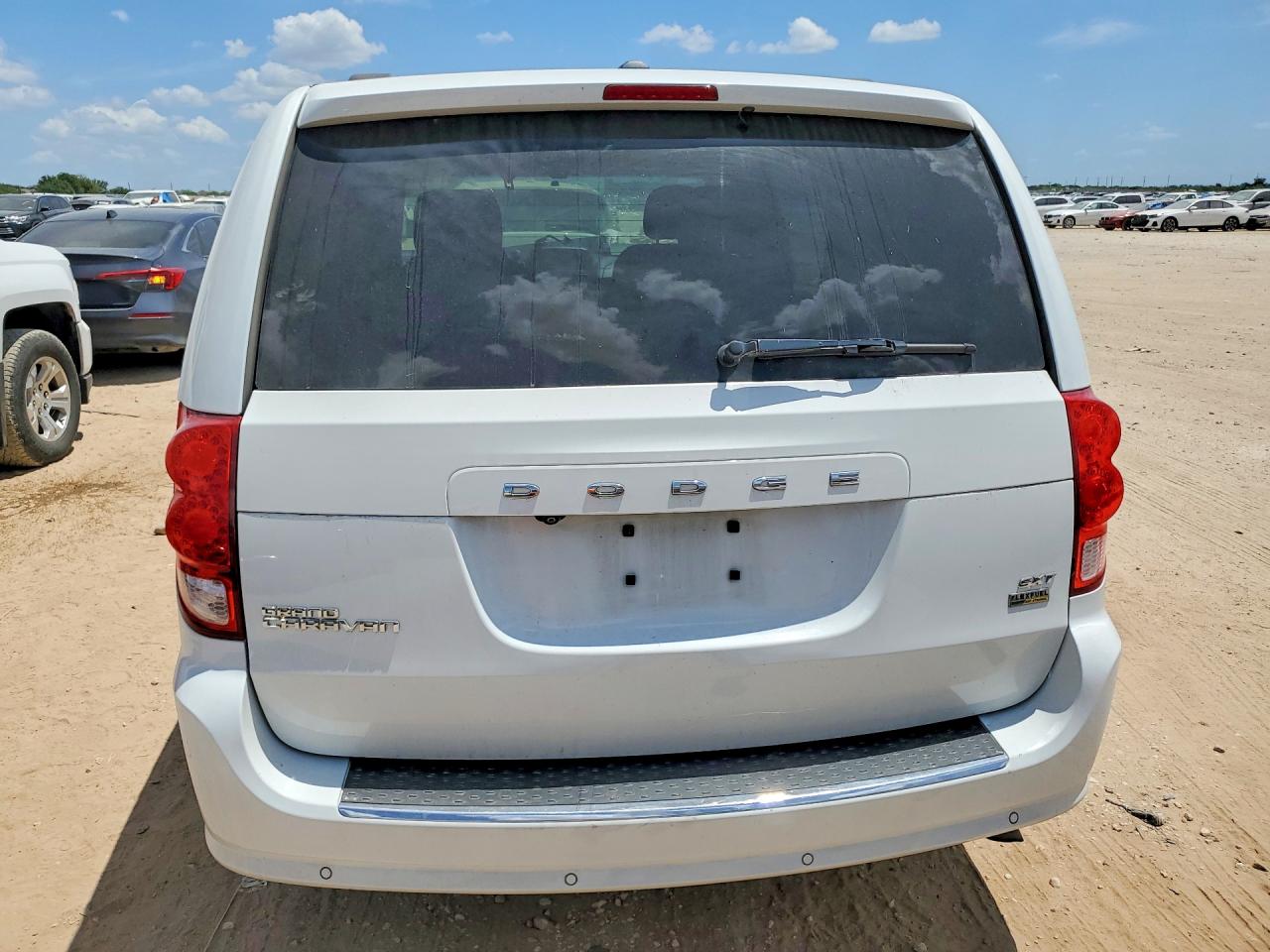 2016 Dodge Grand Caravan Sxt White vin: 2C4RDGCG5GR323229