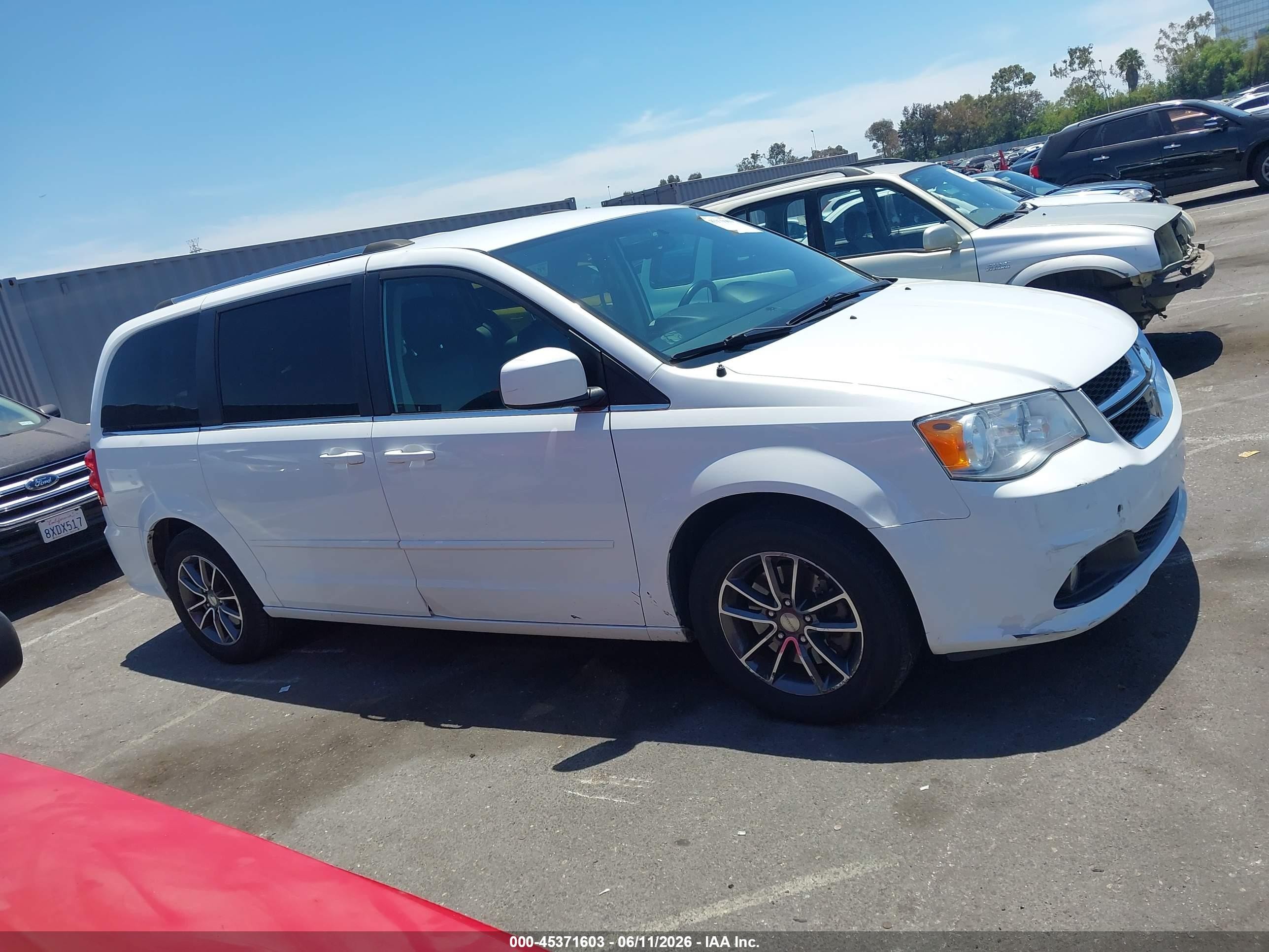 2017 Dodge Grand Caravan Sxt White vin: 2C4RDGCG5HR800470