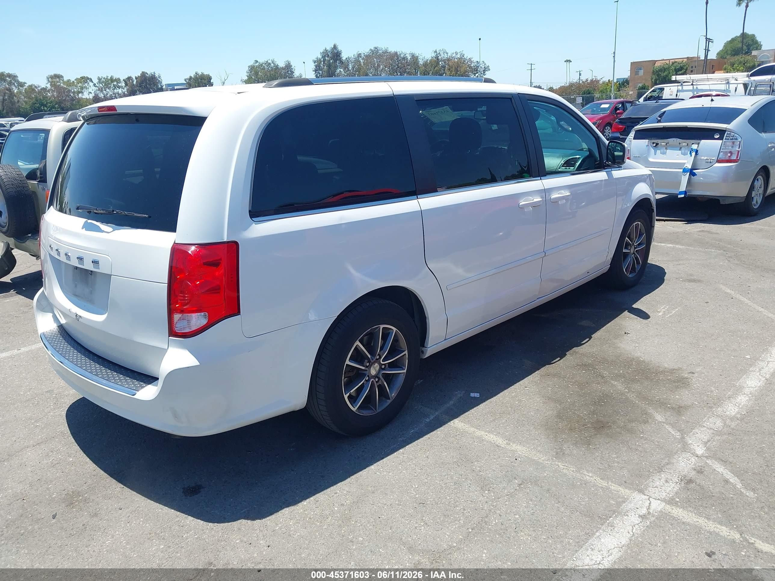 2017 Dodge Grand Caravan Sxt White vin: 2C4RDGCG5HR800470