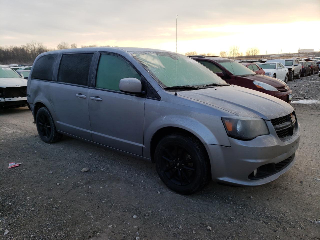 2019 Dodge Grand Caravan Sxt Silver vin: 2C4RDGCG5KR729472