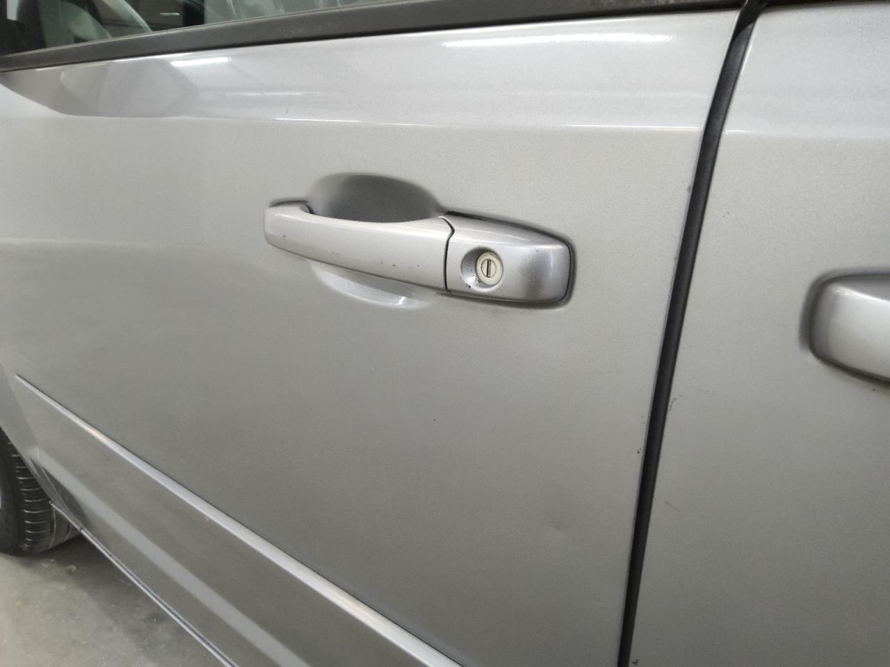 2013 Dodge Grand Caravan Sxt Silver vin: 2C4RDGCG6DR669172 Damage: Left Front Door, Dent(S) W/ Paint Dmg, 1 To 2 Inches