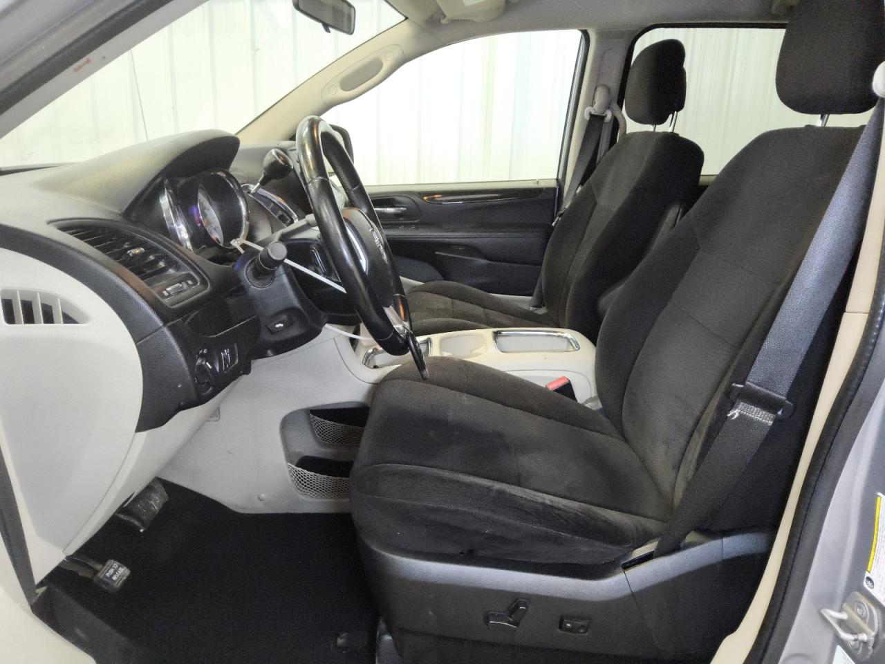 2013 Dodge Grand Caravan Sxt Silver vin: 2C4RDGCG6DR669172 Damage: Radio, Inoperable, Repair Required
