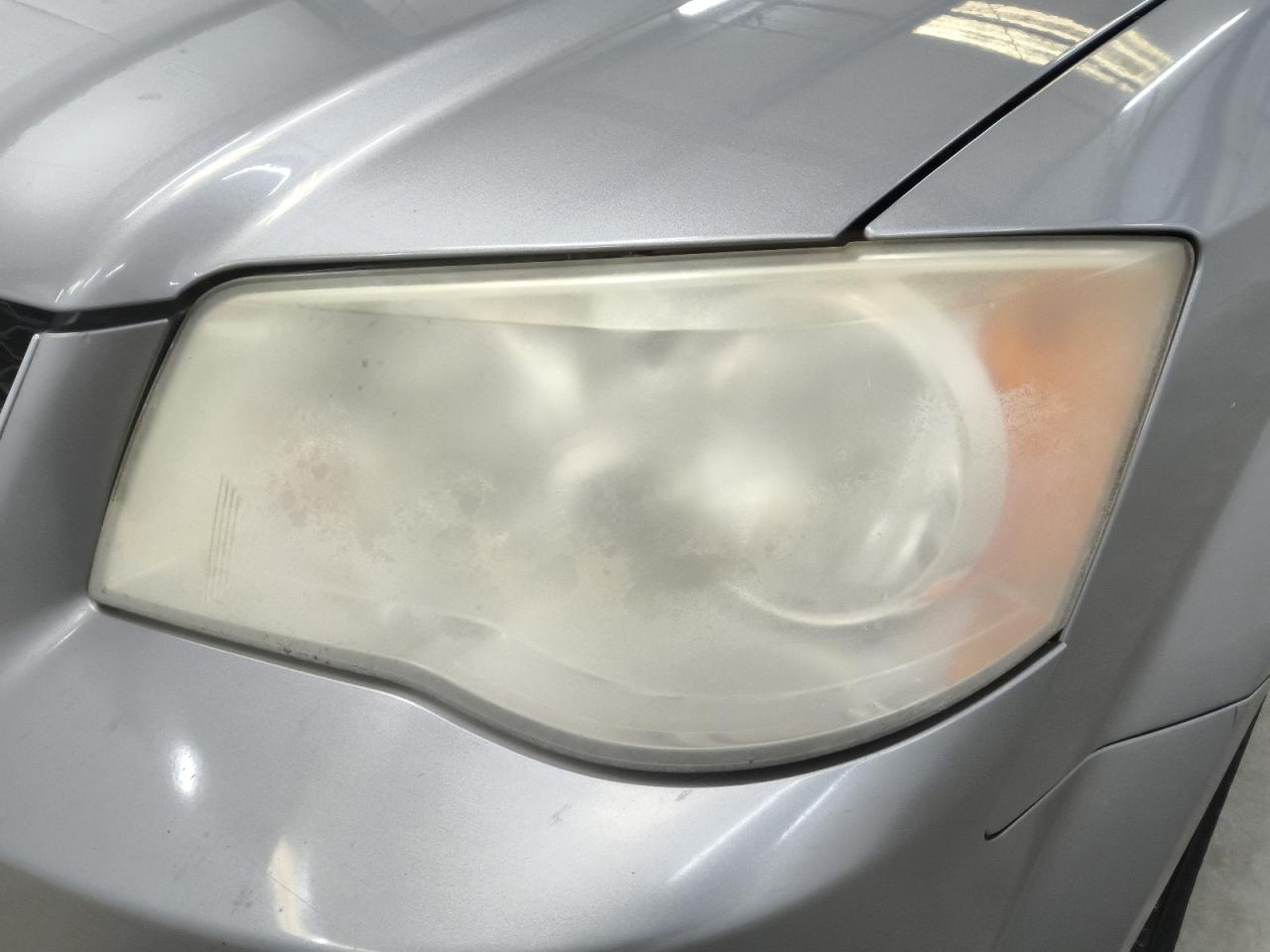2013 Dodge Grand Caravan Sxt Silver vin: 2C4RDGCG6DR669172 Damage: Left Head Lamp, Faded, Repair Required