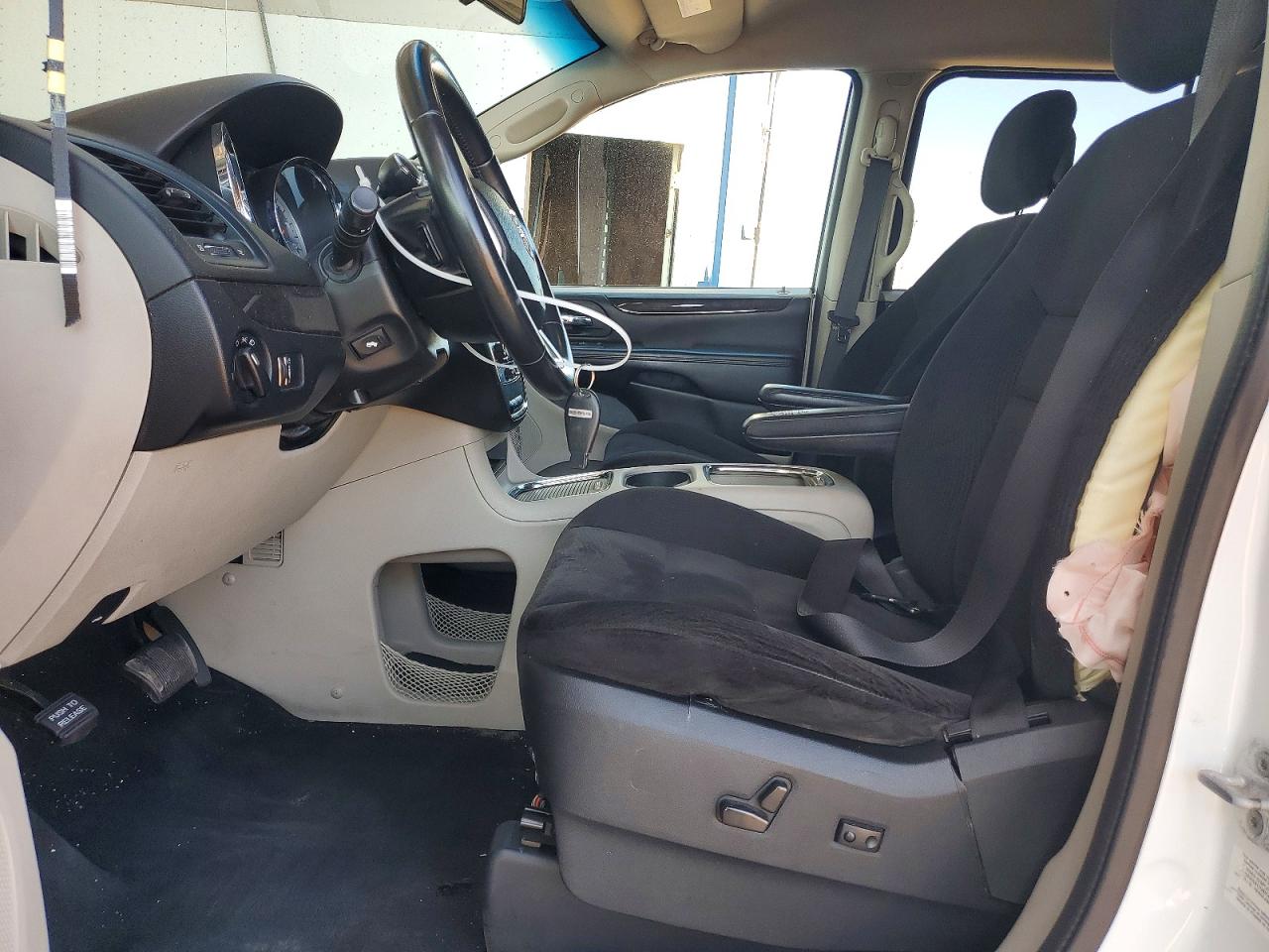 2013 Dodge Grand Caravan Sxt White vin: 2C4RDGCG6DR820656