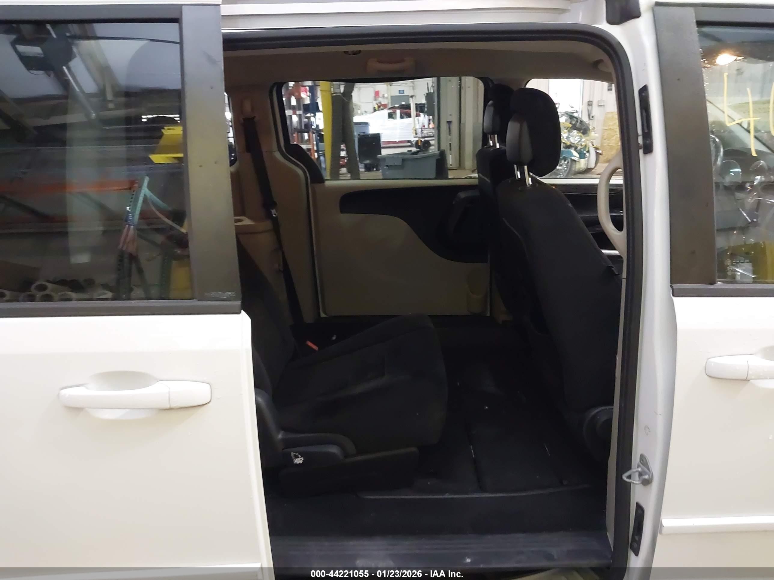 2014 Dodge Grand Caravan Sxt White vin: 2C4RDGCG6ER161091