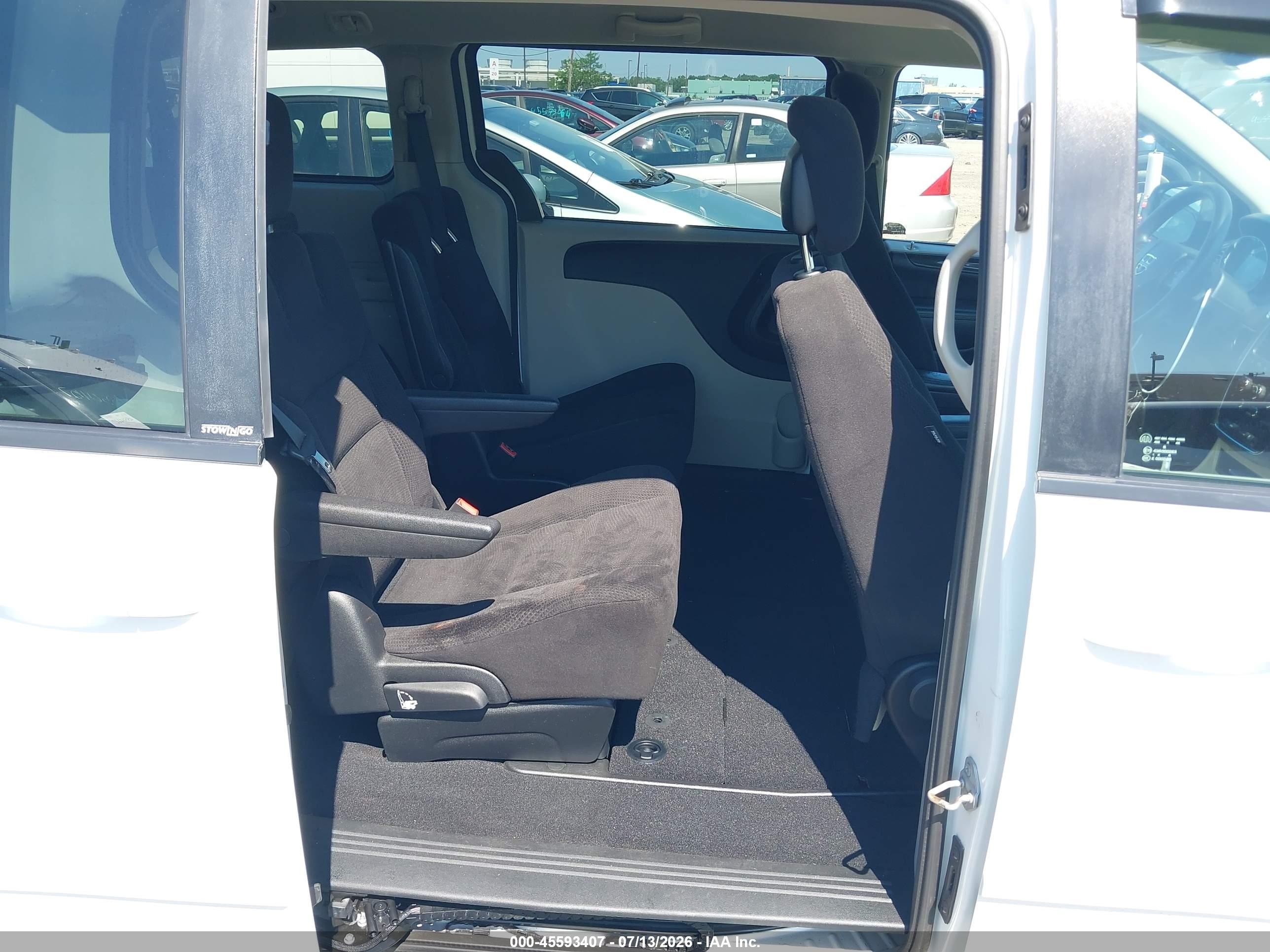 2014 Dodge Grand Caravan Sxt White vin: 2C4RDGCG6ER253186