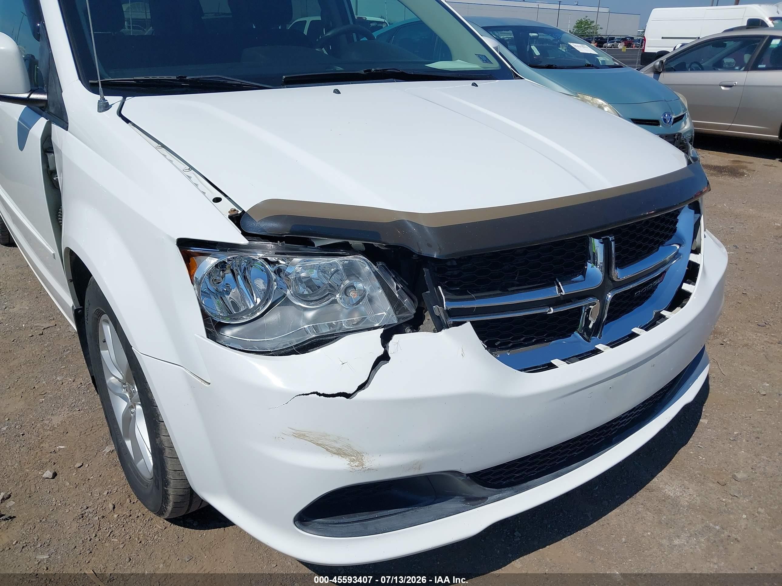 2014 Dodge Grand Caravan Sxt White vin: 2C4RDGCG6ER253186