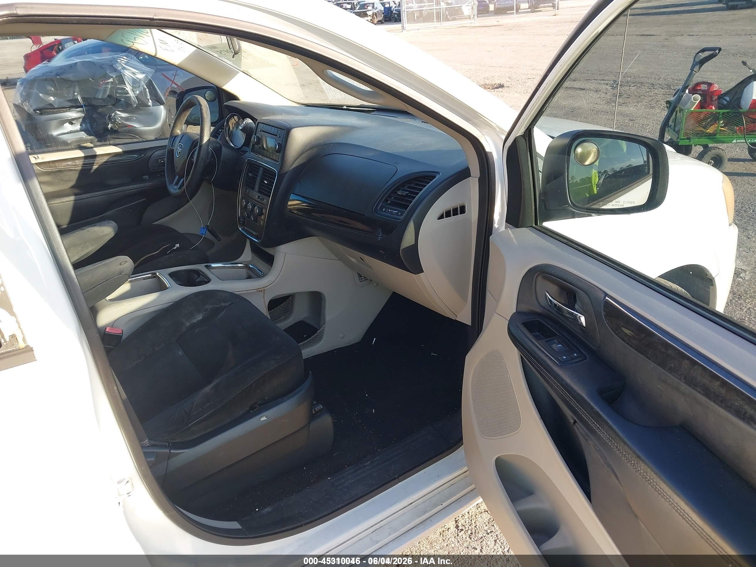 2014 Dodge Grand Caravan Sxt White vin: 2C4RDGCG6ER273843