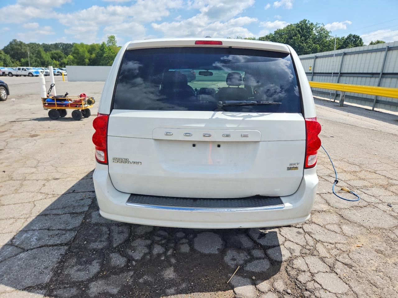 2017 Dodge Grand Caravan Sxt White vin: 2C4RDGCG6HR604893