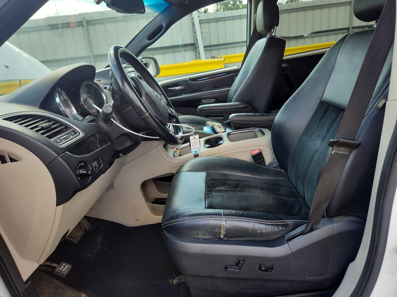 2017 Dodge Grand Caravan Sxt White vin: 2C4RDGCG6HR604893
