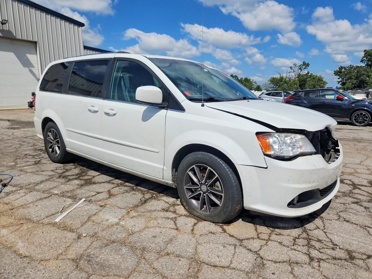 2017 Dodge Grand Caravan Sxt White vin: 2C4RDGCG6HR604893