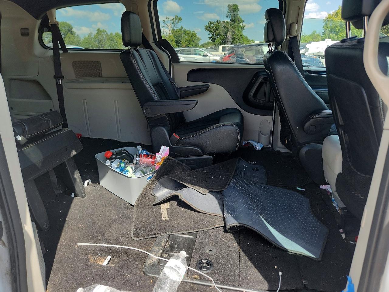 2017 Dodge Grand Caravan Sxt White vin: 2C4RDGCG6HR604893