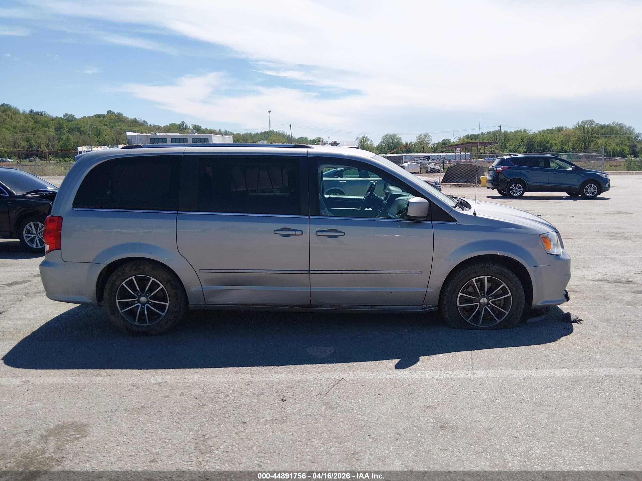 2017 Dodge Grand Caravan Sxt Gray vin: 2C4RDGCG6HR612329