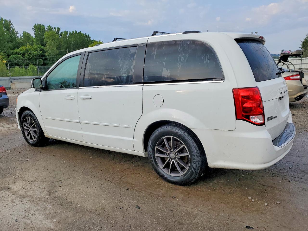 2017 Dodge Grand Caravan Sxt White vin: 2C4RDGCG6HR672384