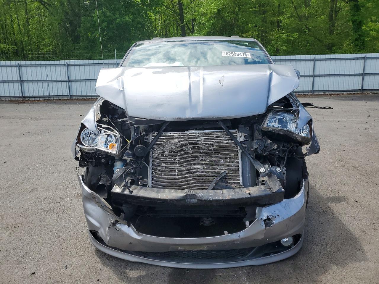 2018 Dodge Grand Caravan Sxt Silver vin: 2C4RDGCG6JR266028