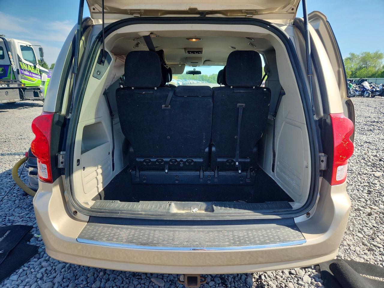 2013 Dodge Grand Caravan Sxt Beige vin: 2C4RDGCG7DR563216