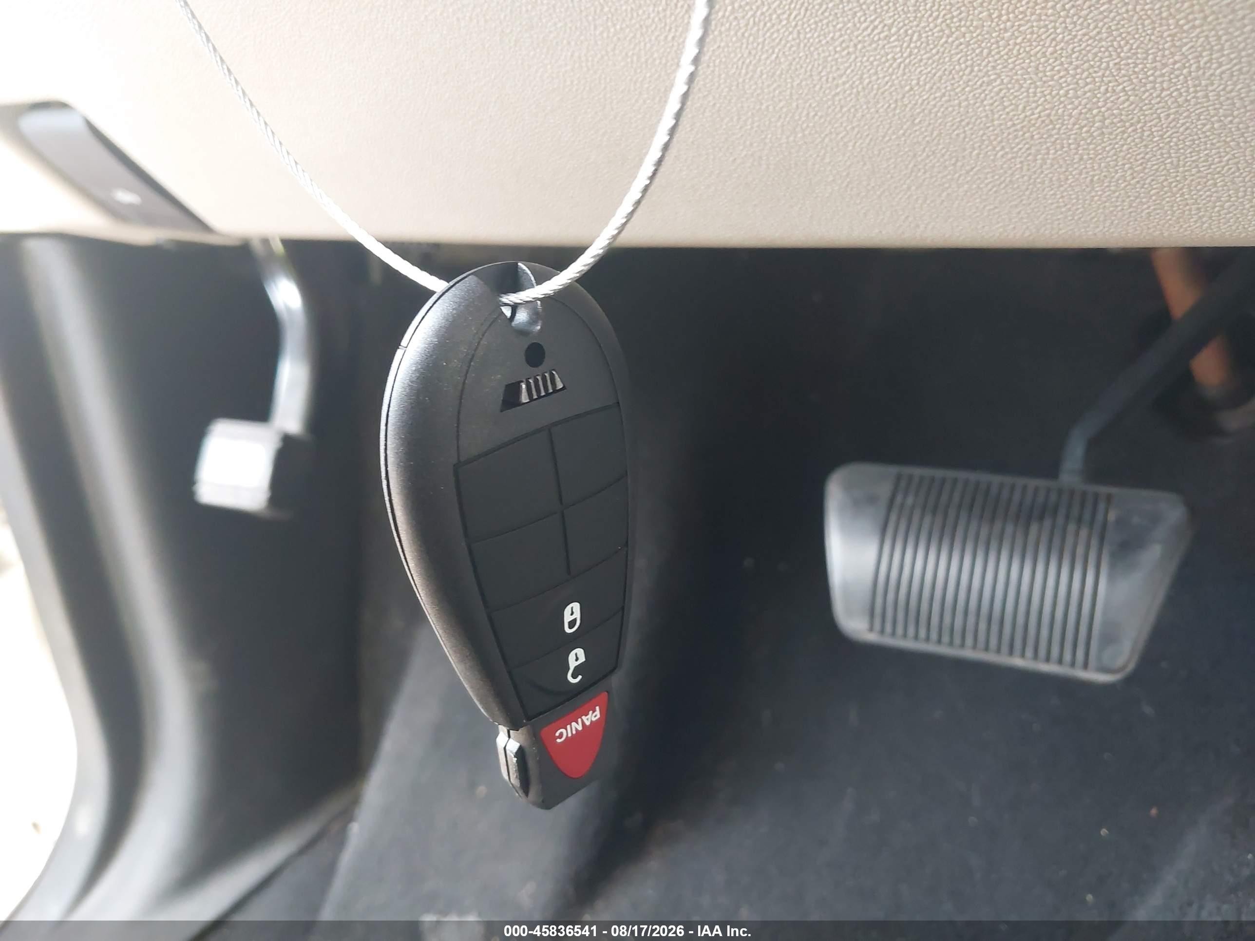 2013 Dodge Grand Caravan Sxt White vin: 2C4RDGCG7DR581540