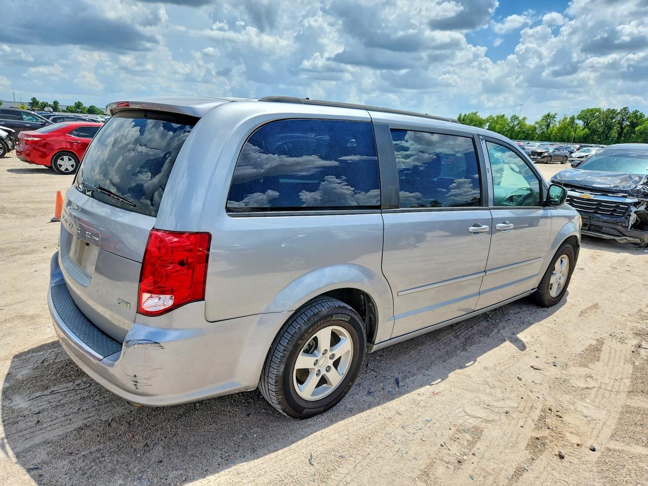 2013 Dodge Grand Caravan Sxt Silver vin: 2C4RDGCG7DR611023