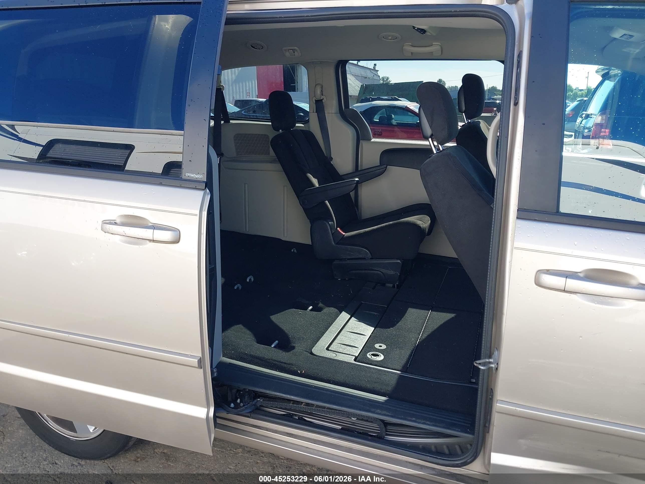2013 Dodge Grand Caravan Sxt Gold vin: 2C4RDGCG7DR628047
