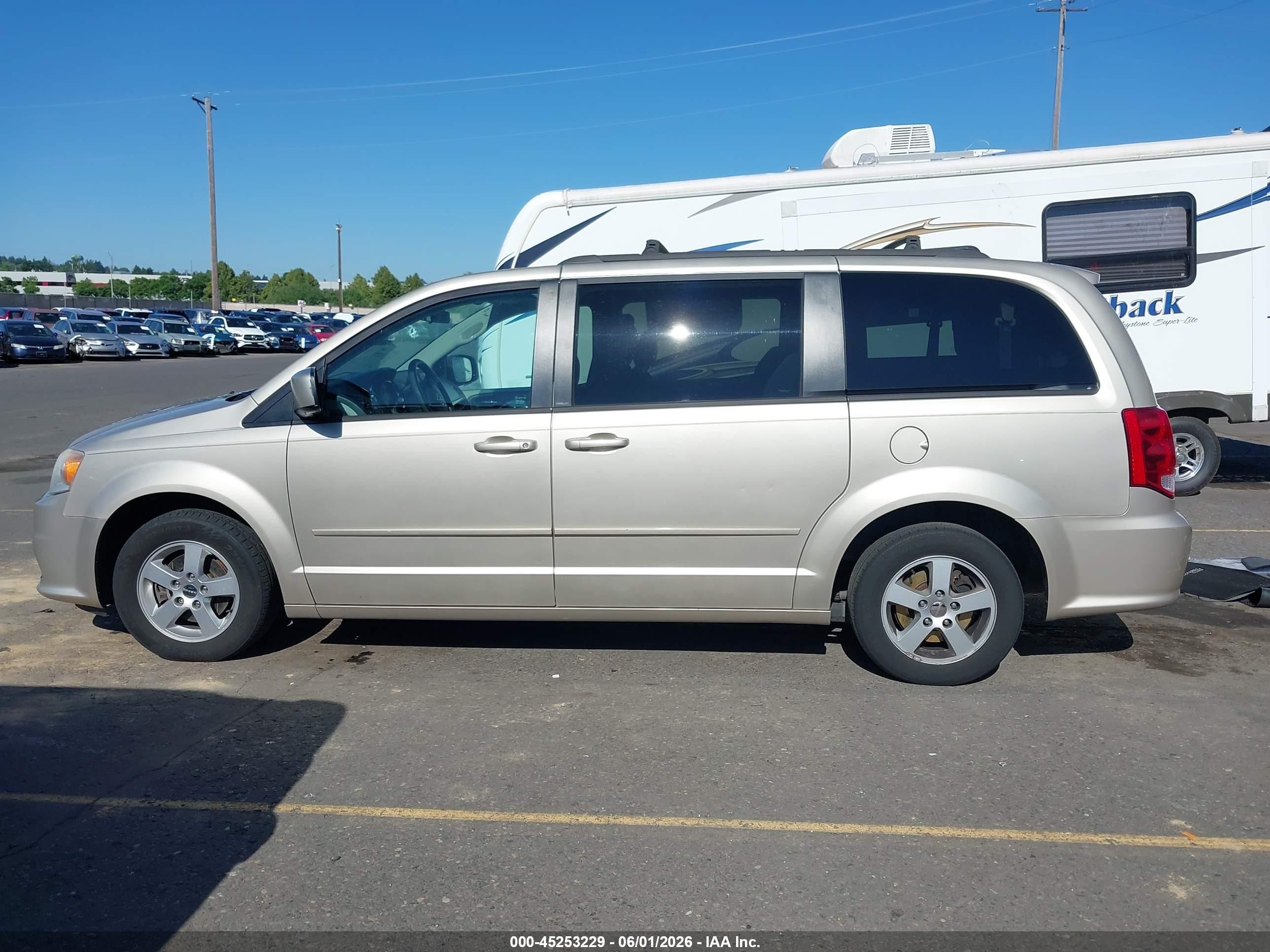 2013 Dodge Grand Caravan Sxt Gold vin: 2C4RDGCG7DR628047