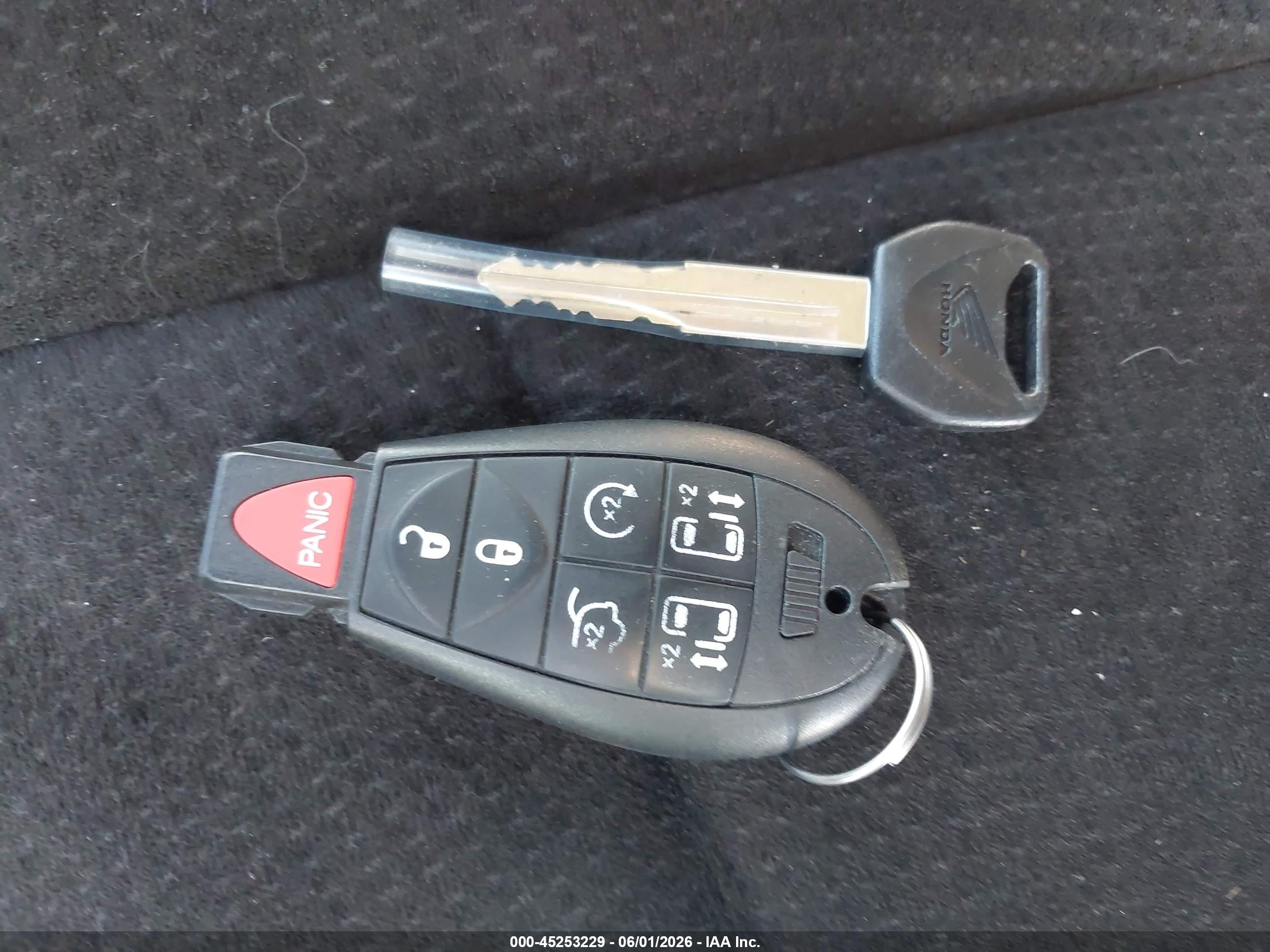 2013 Dodge Grand Caravan Sxt Gold vin: 2C4RDGCG7DR628047