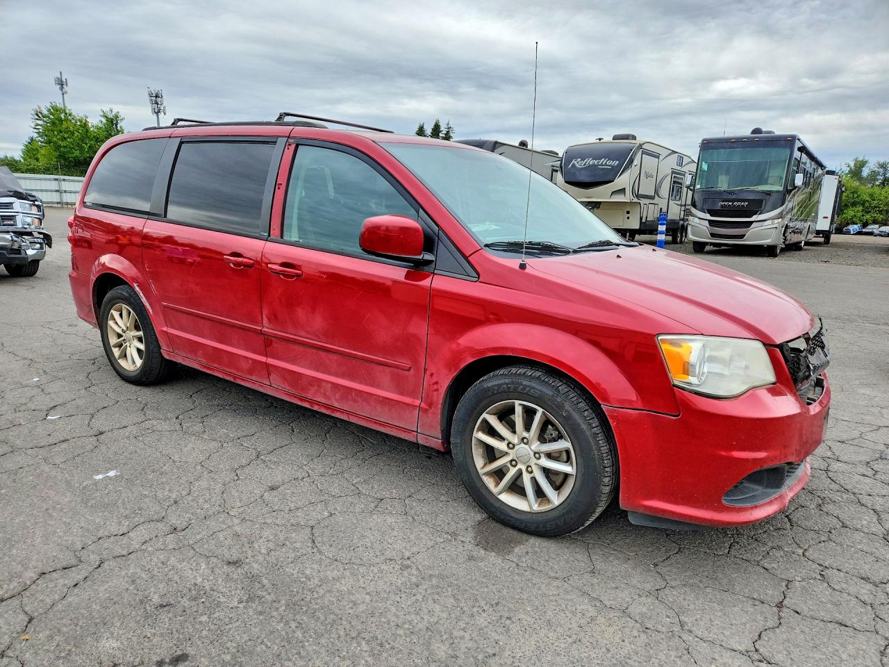 2013 Dodge Grand Caravan Sxt Красный vin: 2C4RDGCG7DR799154